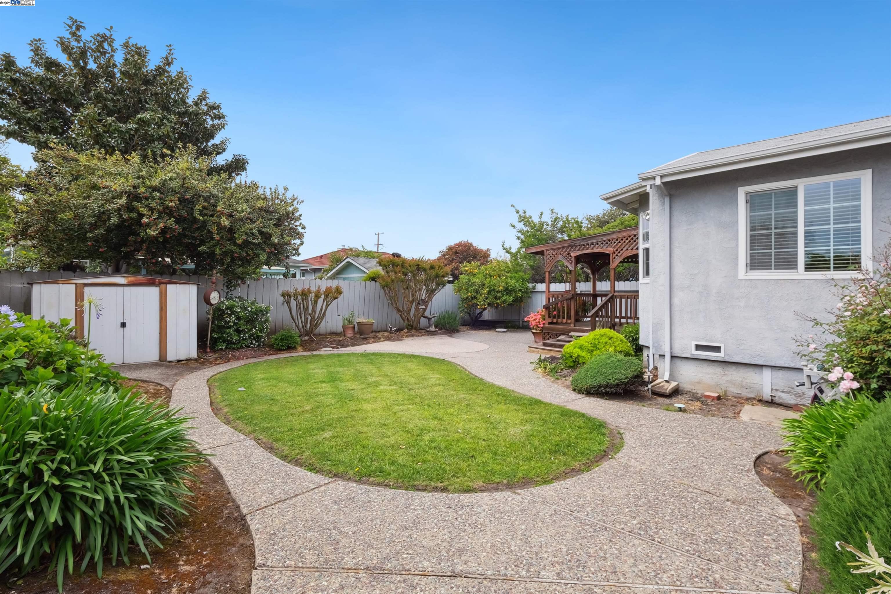 Detail Gallery Image 27 of 30 For 17039 via Pasatiempo, San Lorenzo,  CA 94580 - 3 Beds | 1 Baths