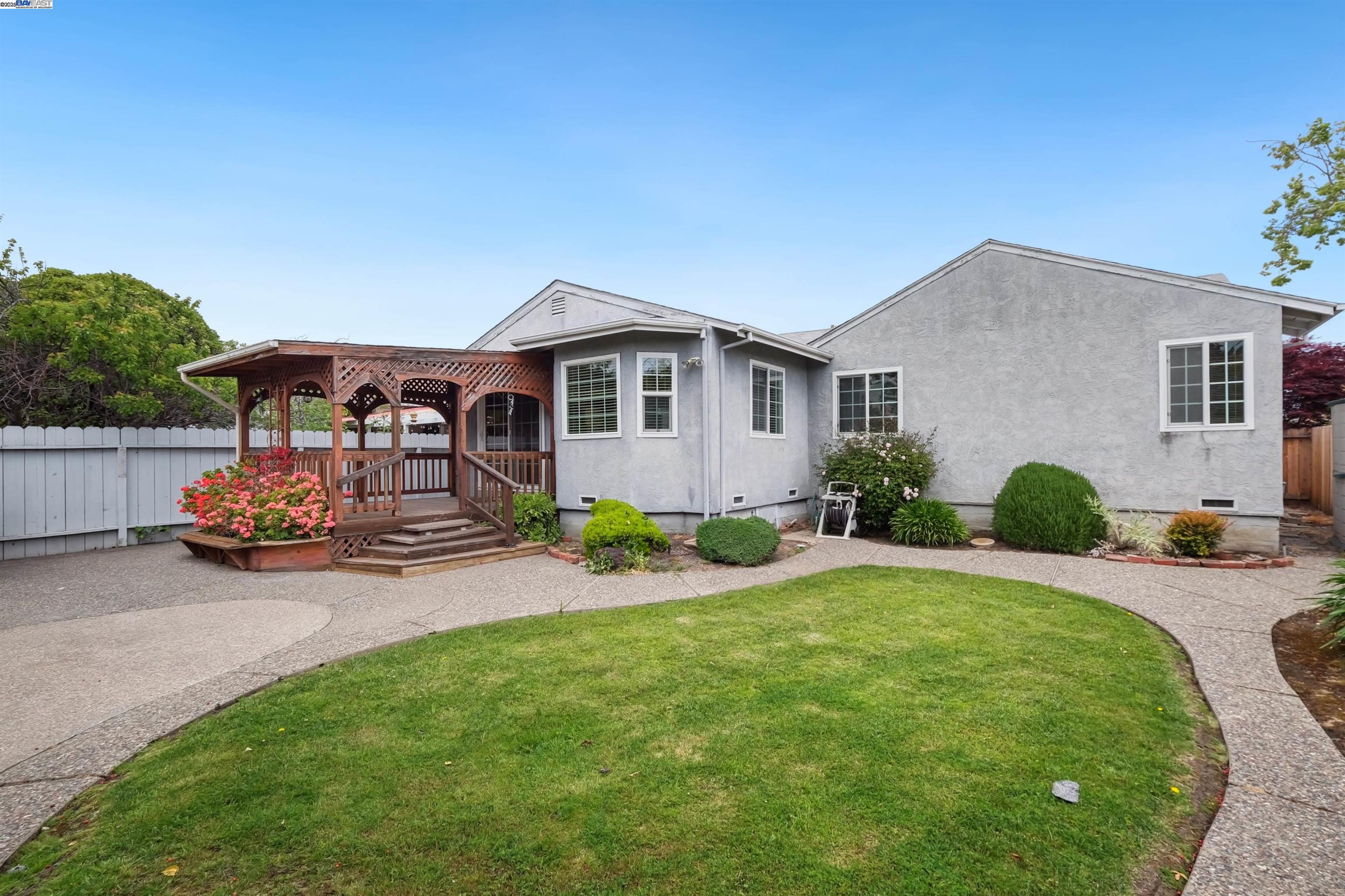 Detail Gallery Image 28 of 30 For 17039 via Pasatiempo, San Lorenzo,  CA 94580 - 3 Beds | 1 Baths