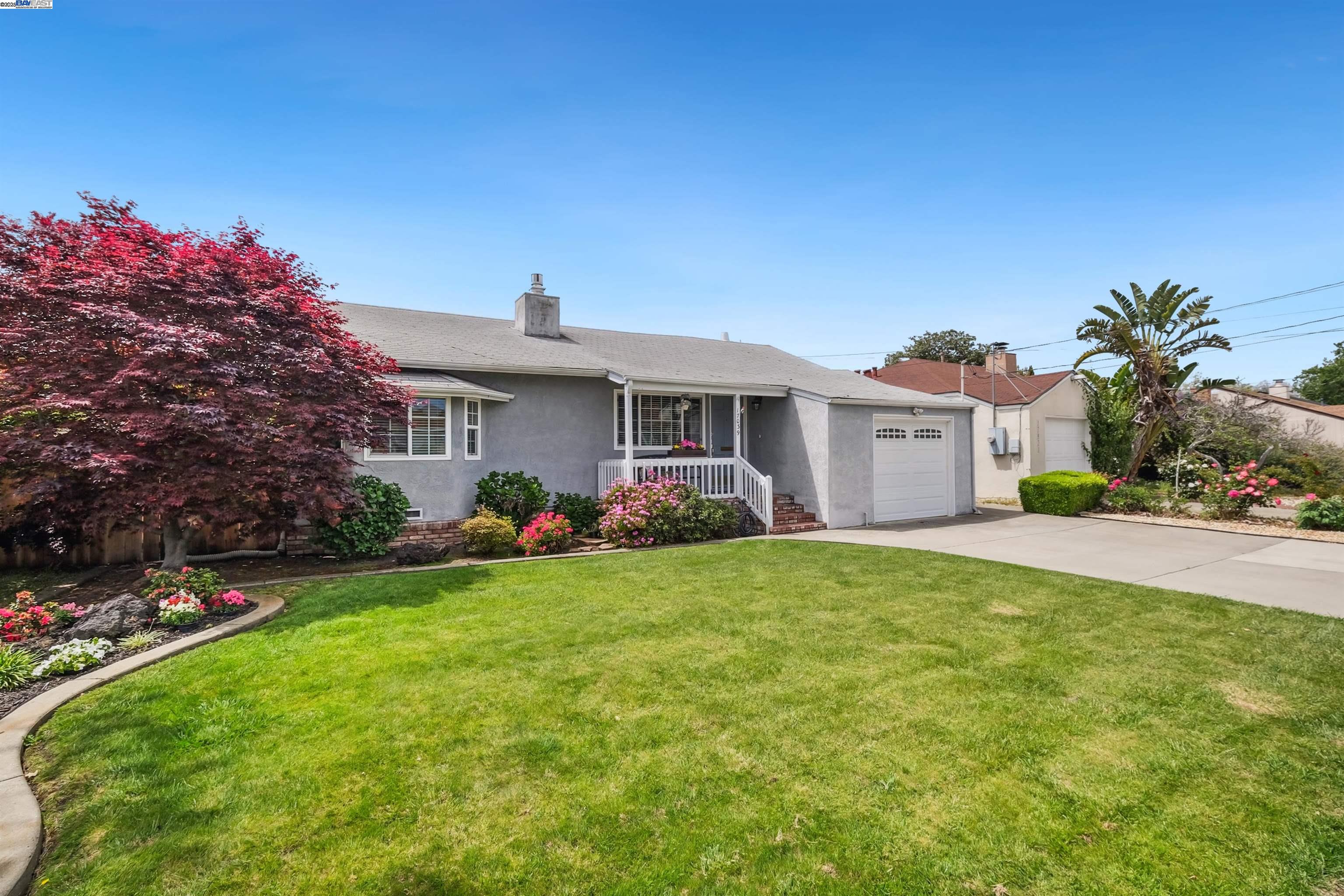 Detail Gallery Image 4 of 30 For 17039 via Pasatiempo, San Lorenzo,  CA 94580 - 3 Beds | 1 Baths