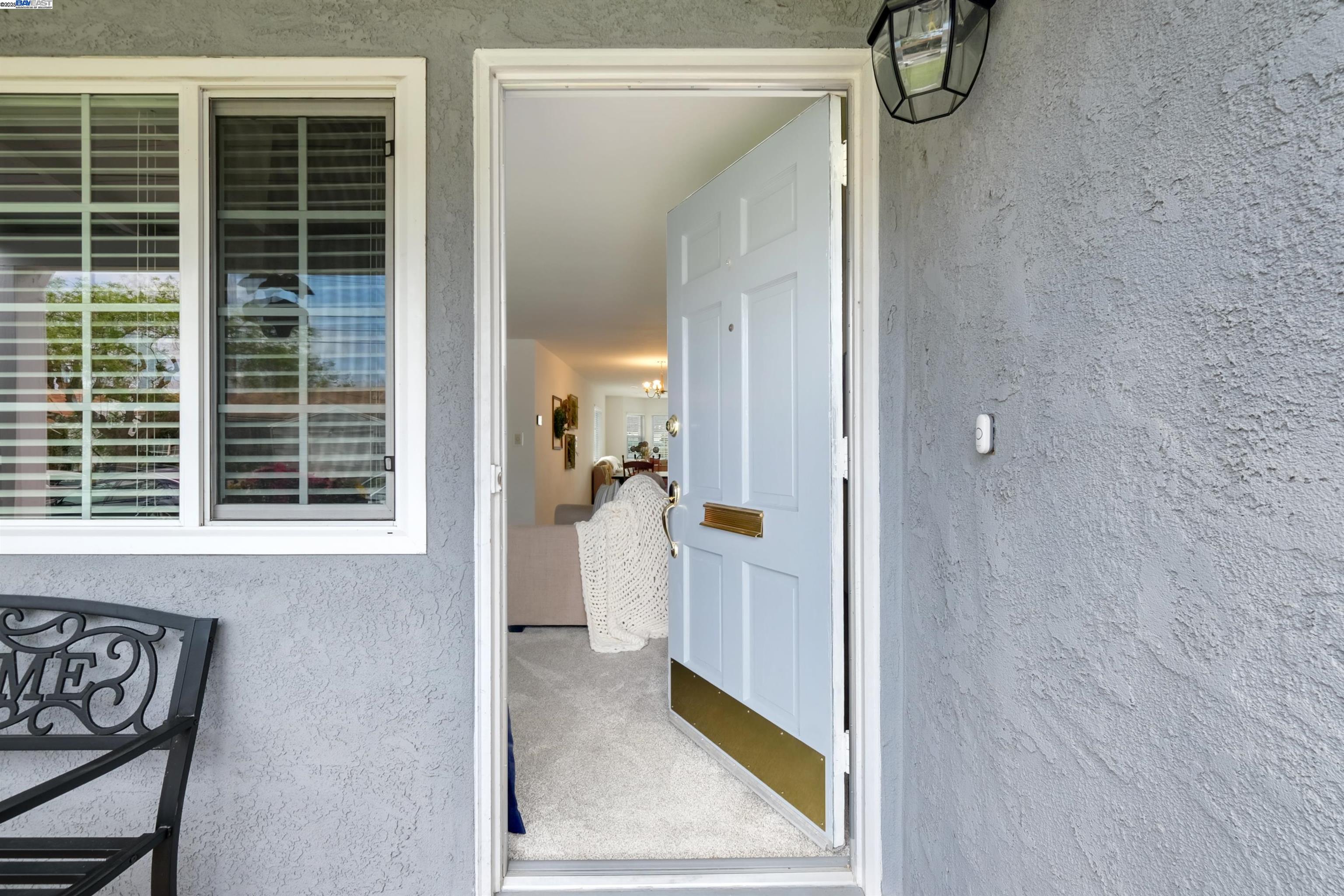 Detail Gallery Image 5 of 30 For 17039 via Pasatiempo, San Lorenzo,  CA 94580 - 3 Beds | 1 Baths