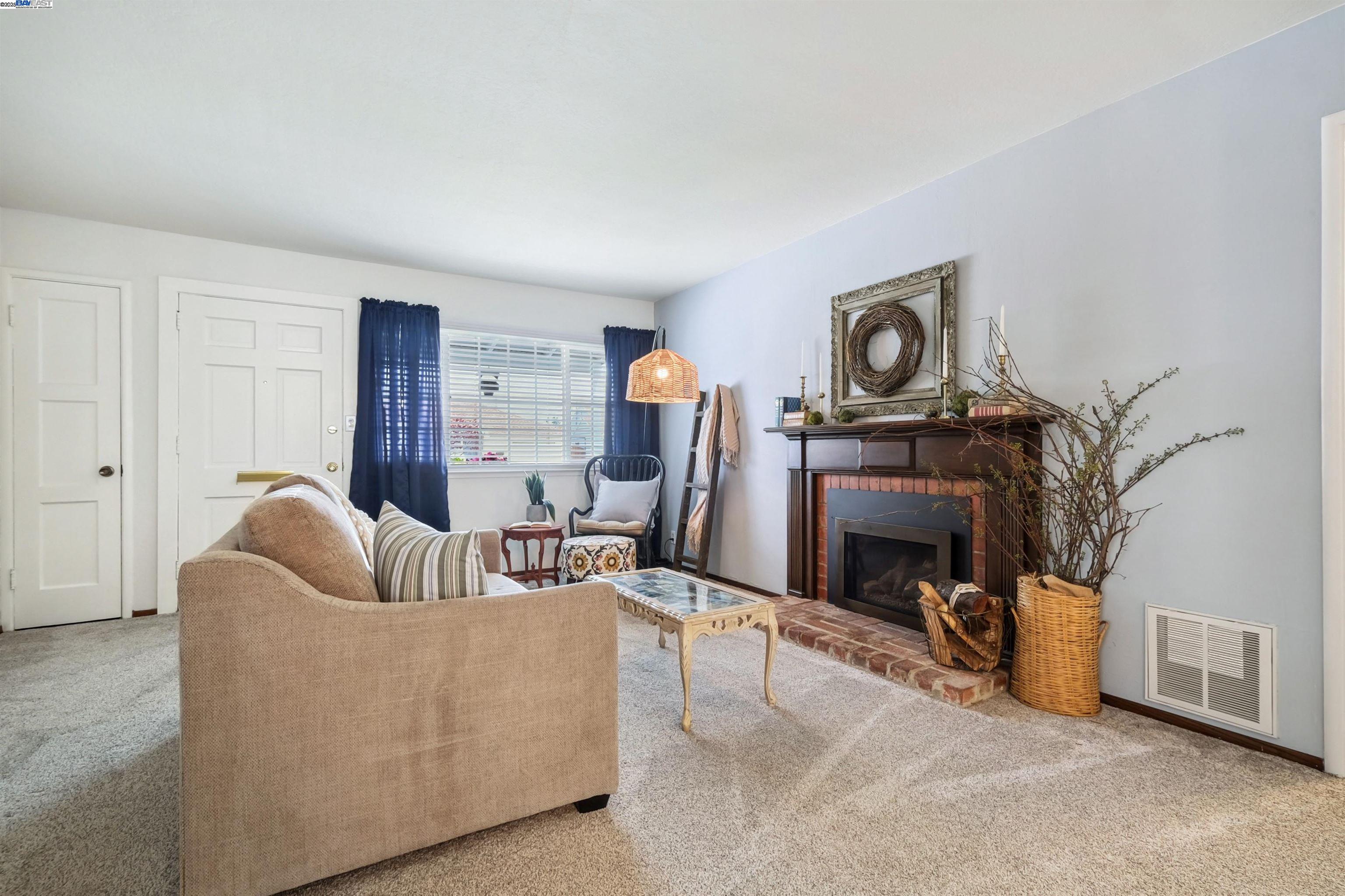 Detail Gallery Image 7 of 30 For 17039 via Pasatiempo, San Lorenzo,  CA 94580 - 3 Beds | 1 Baths