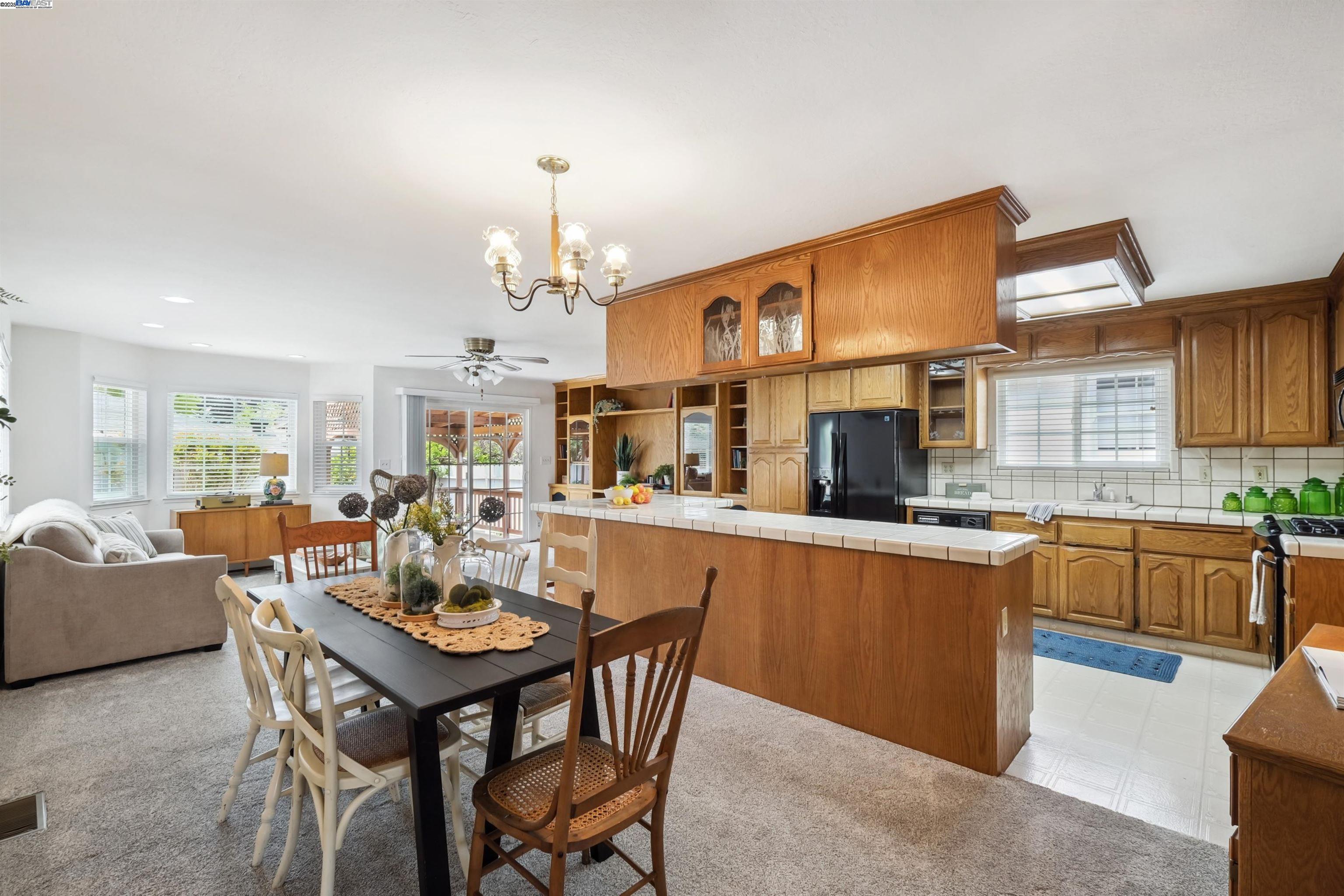 Detail Gallery Image 9 of 30 For 17039 via Pasatiempo, San Lorenzo,  CA 94580 - 3 Beds | 1 Baths