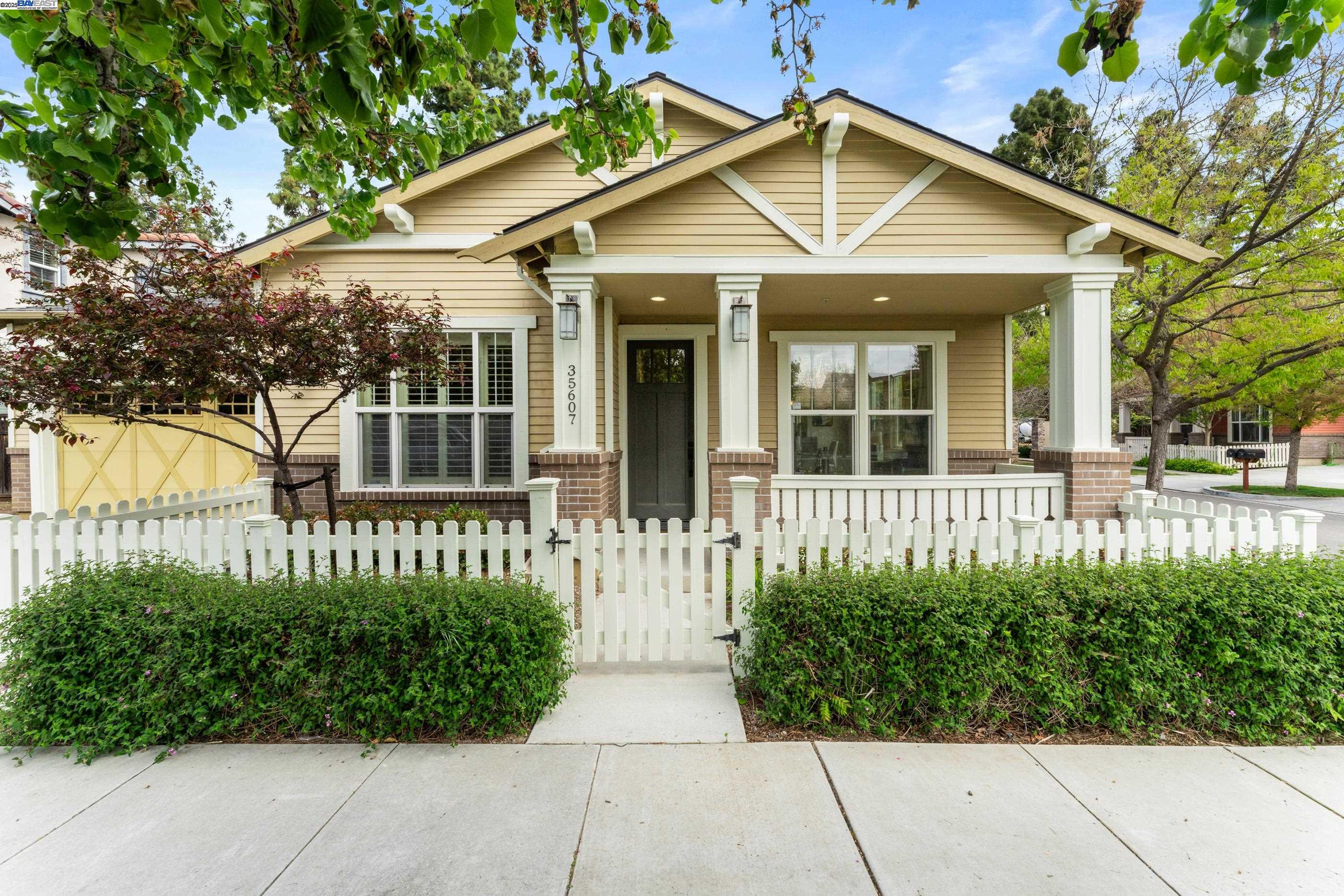 Detail Gallery Image 2 of 44 For 35607 Embassy Common, Fremont,  CA 94536 - 4 Beds | 3 Baths