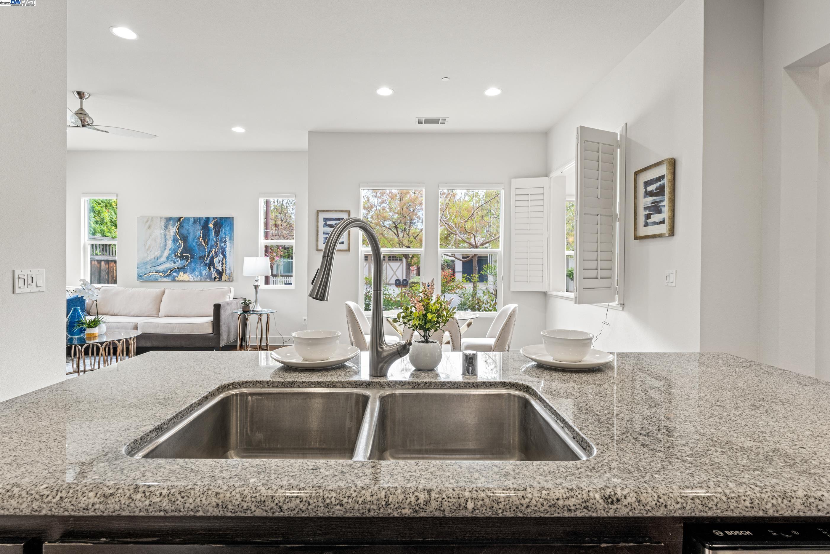 Detail Gallery Image 15 of 44 For 35607 Embassy Common, Fremont,  CA 94536 - 4 Beds | 3 Baths