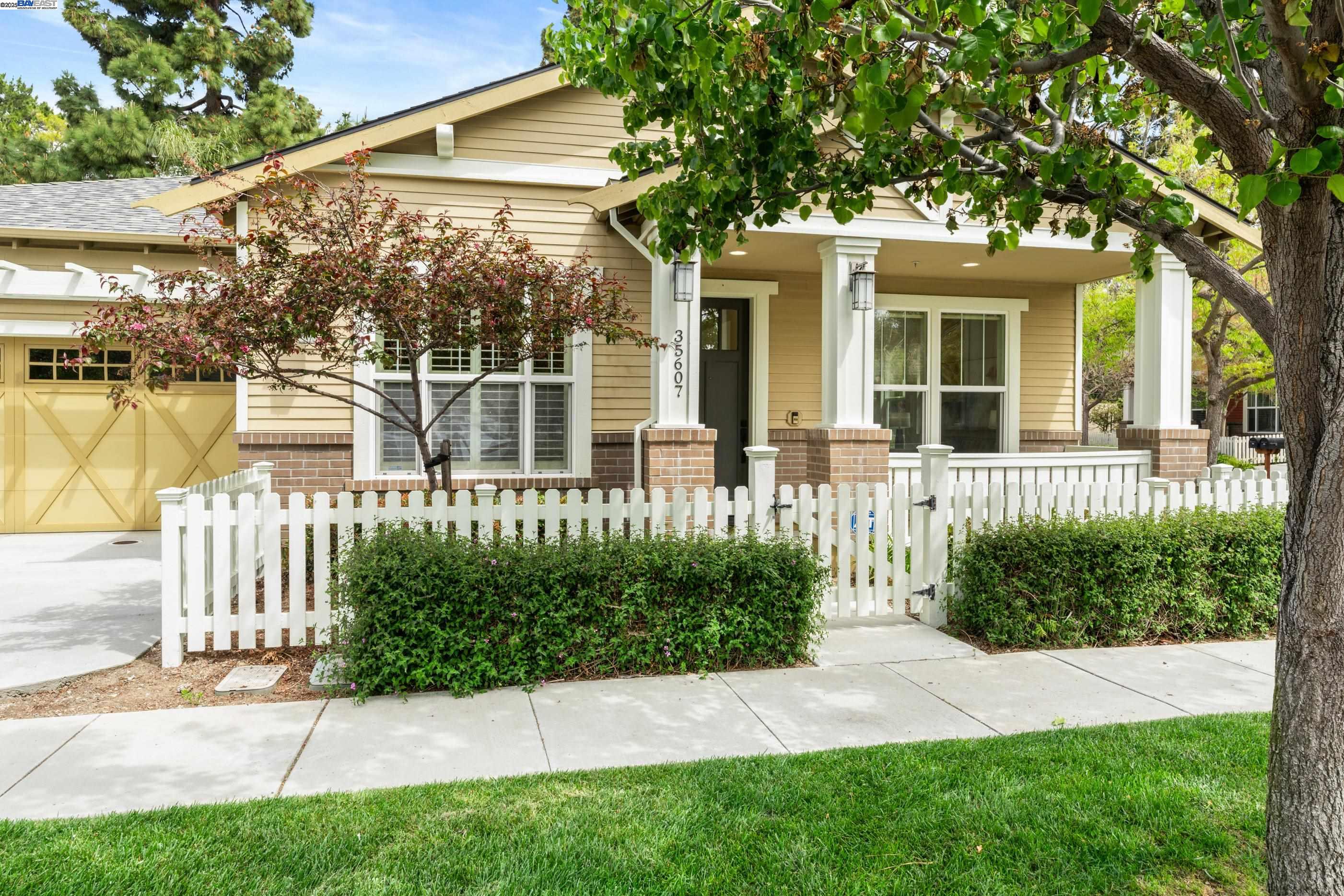 Detail Gallery Image 3 of 44 For 35607 Embassy Common, Fremont,  CA 94536 - 4 Beds | 3 Baths