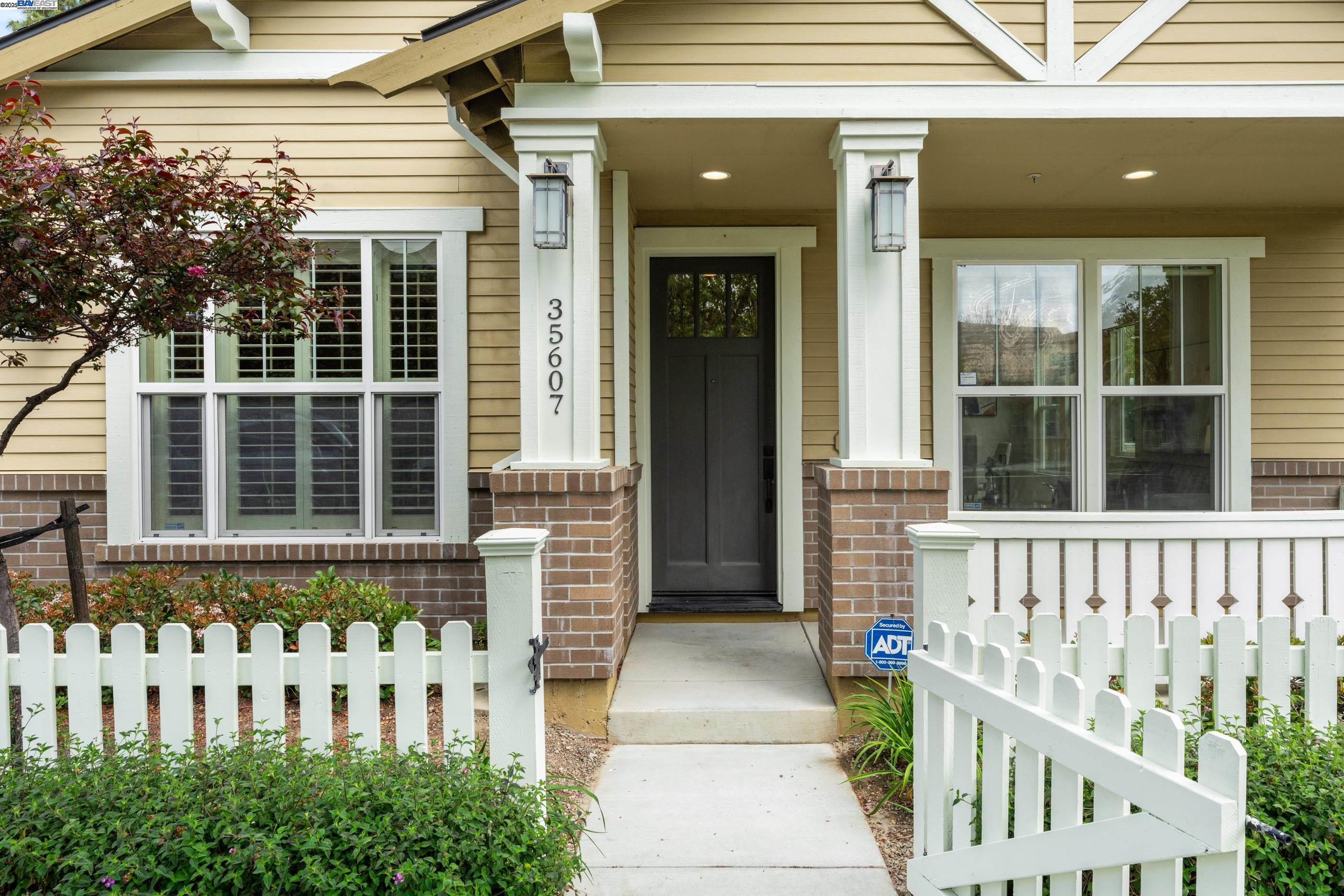 Detail Gallery Image 4 of 44 For 35607 Embassy Common, Fremont,  CA 94536 - 4 Beds | 3 Baths