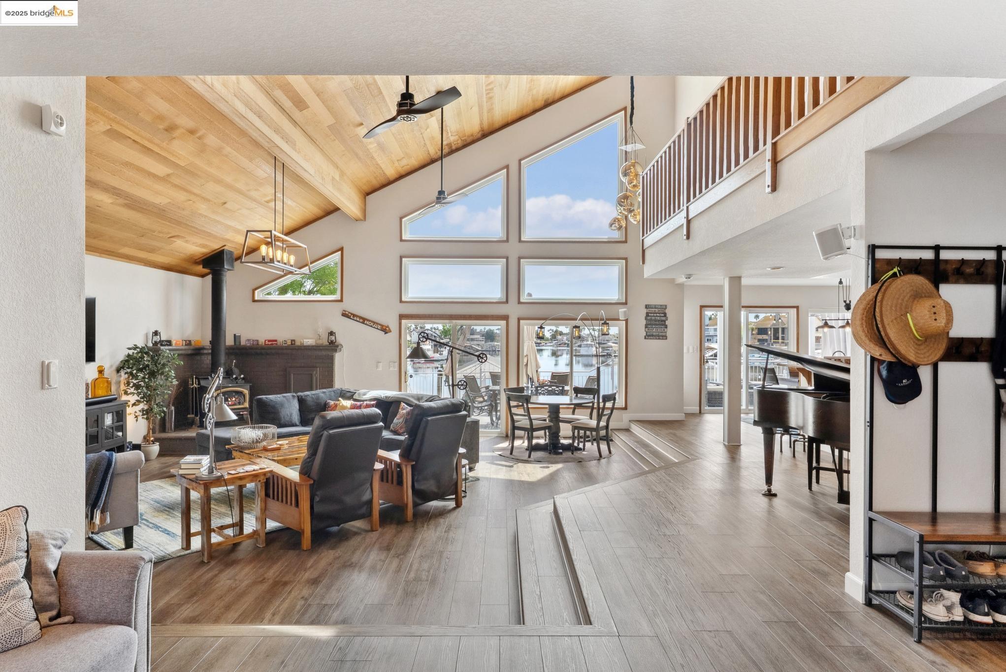 Detail Gallery Image 4 of 58 For 2035 Cypress Pt, Discovery Bay,  CA 94505 - 4 Beds | 2/1 Baths