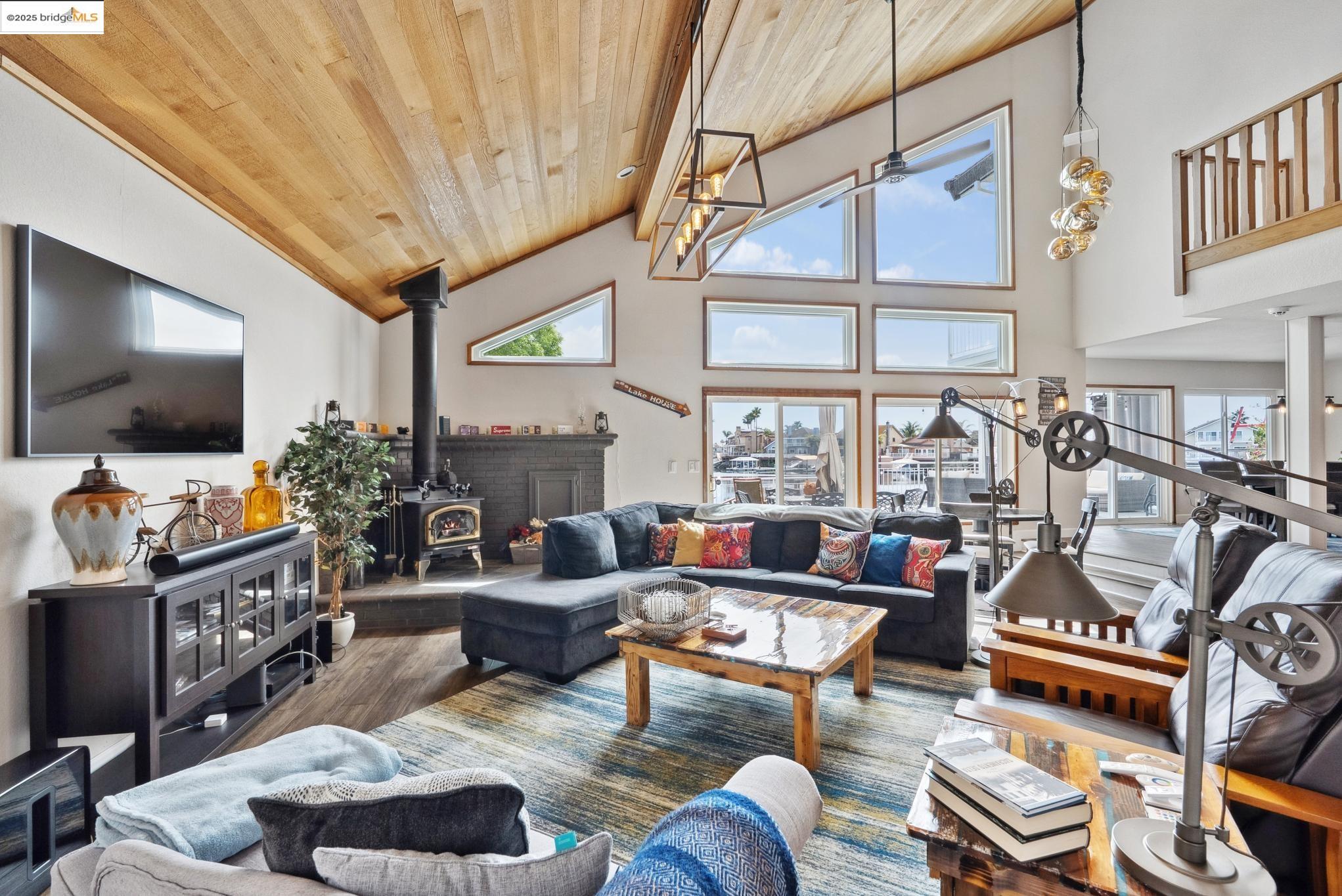 Detail Gallery Image 8 of 58 For 2035 Cypress Pt, Discovery Bay,  CA 94505 - 4 Beds | 2/1 Baths