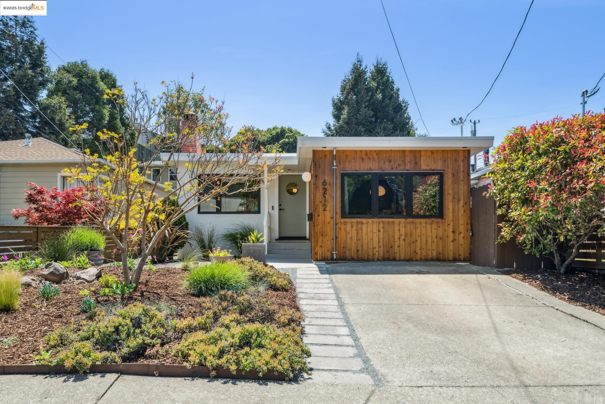 Detail Gallery Image 1 of 40 For 6212 Bernhard, Richmond,  CA 94805 - 2 Beds | 2 Baths