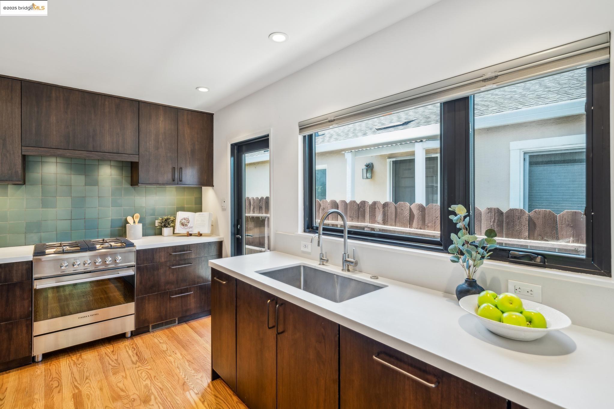 Detail Gallery Image 11 of 40 For 6212 Bernhard, Richmond,  CA 94805 - 2 Beds | 2 Baths
