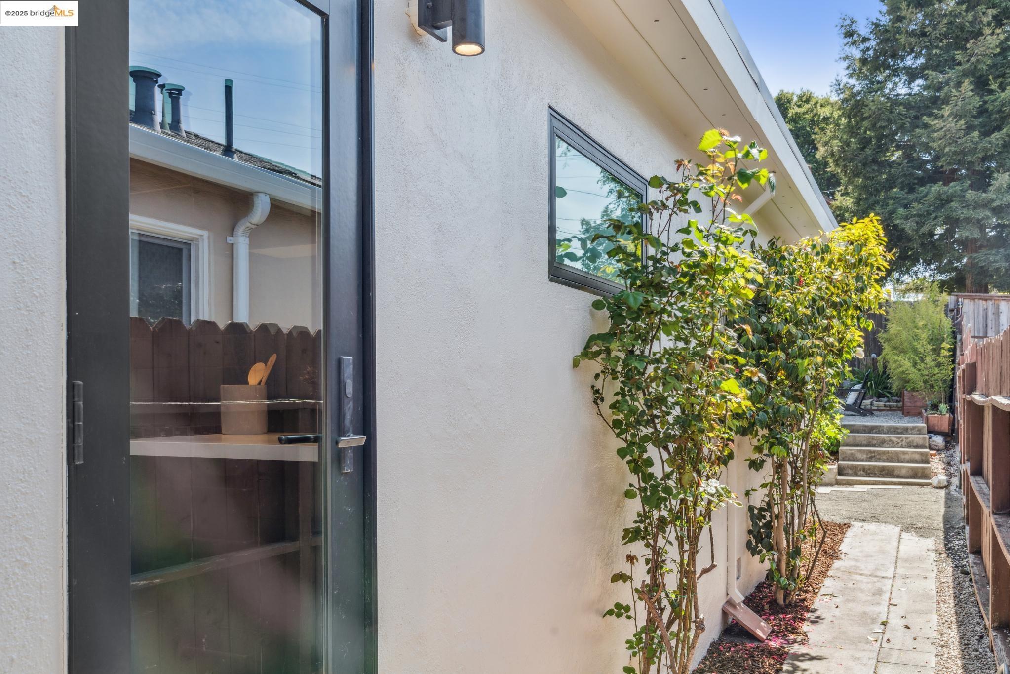 Detail Gallery Image 16 of 40 For 6212 Bernhard, Richmond,  CA 94805 - 2 Beds | 2 Baths