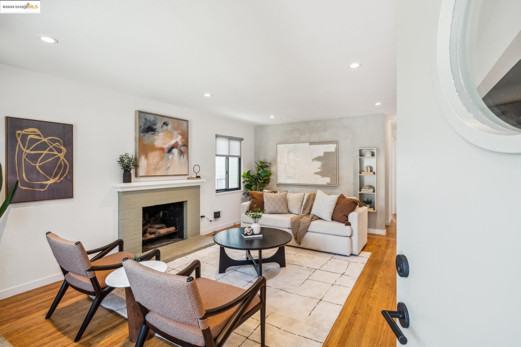 Detail Gallery Image 4 of 40 For 6212 Bernhard, Richmond,  CA 94805 - 2 Beds | 2 Baths