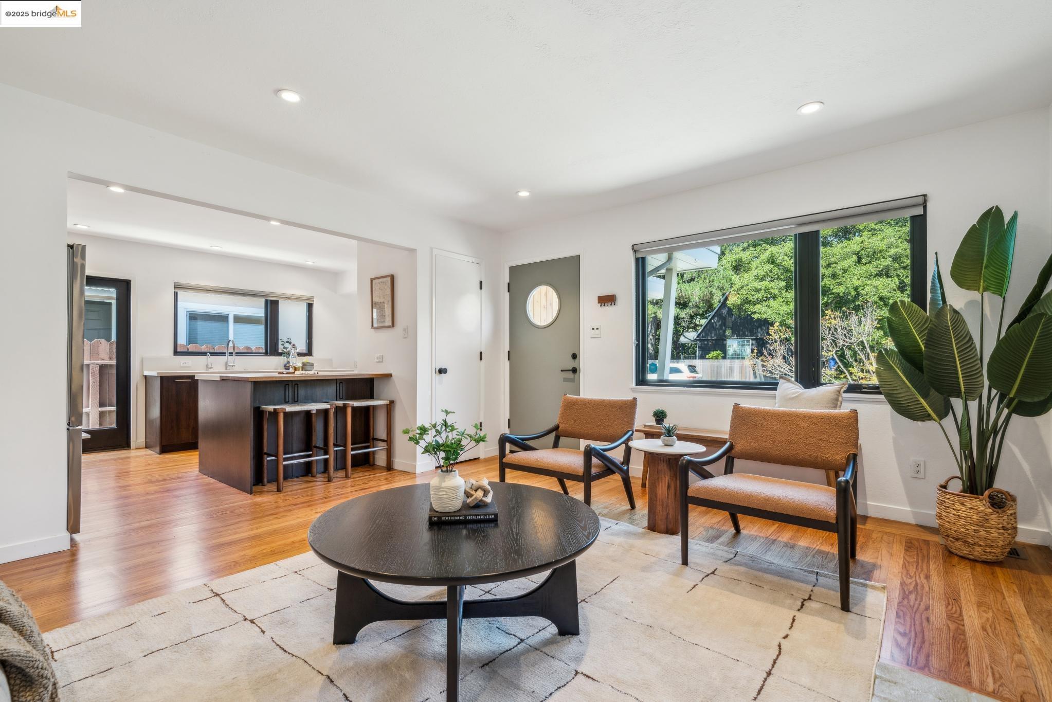 Detail Gallery Image 6 of 40 For 6212 Bernhard, Richmond,  CA 94805 - 2 Beds | 2 Baths