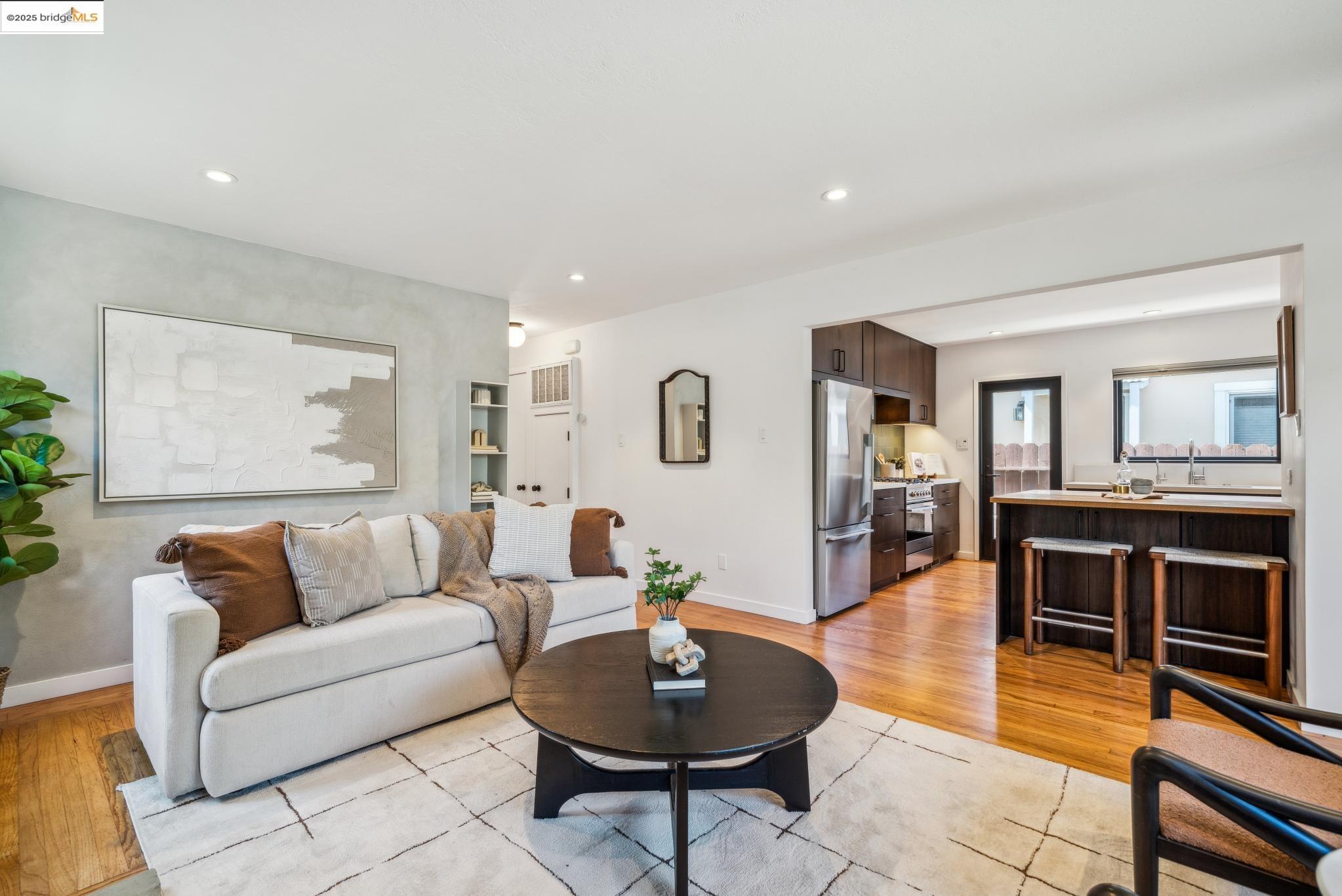 Detail Gallery Image 7 of 40 For 6212 Bernhard, Richmond,  CA 94805 - 2 Beds | 2 Baths