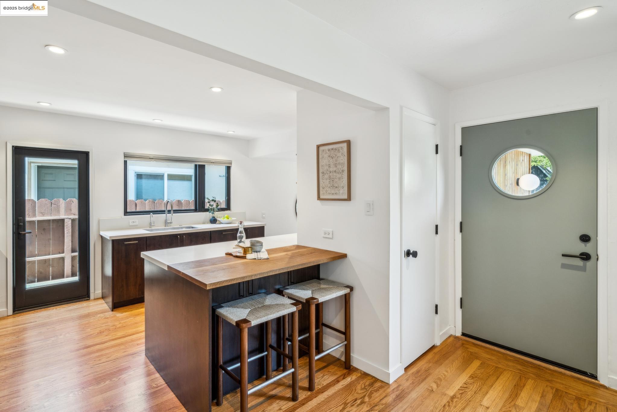 Detail Gallery Image 8 of 40 For 6212 Bernhard, Richmond,  CA 94805 - 2 Beds | 2 Baths