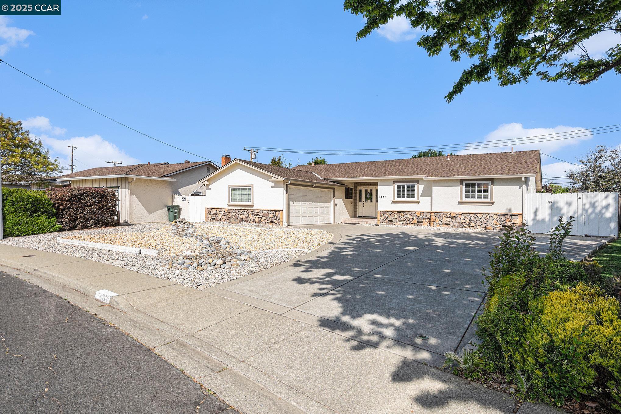 Detail Gallery Image 1 of 25 For 1543 Heartwood Dr, Concord,  CA 94521 - 3 Beds | 2 Baths