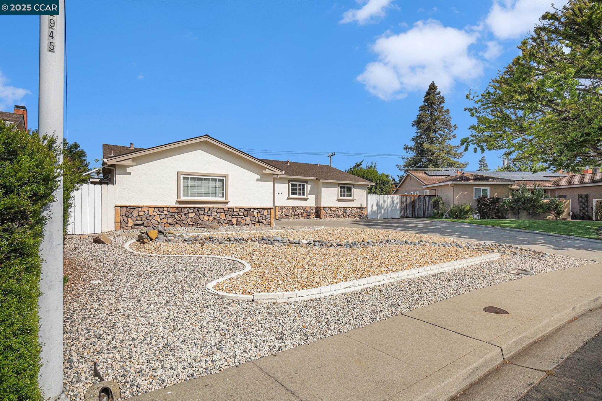 Detail Gallery Image 3 of 25 For 1543 Heartwood Dr, Concord,  CA 94521 - 3 Beds | 2 Baths