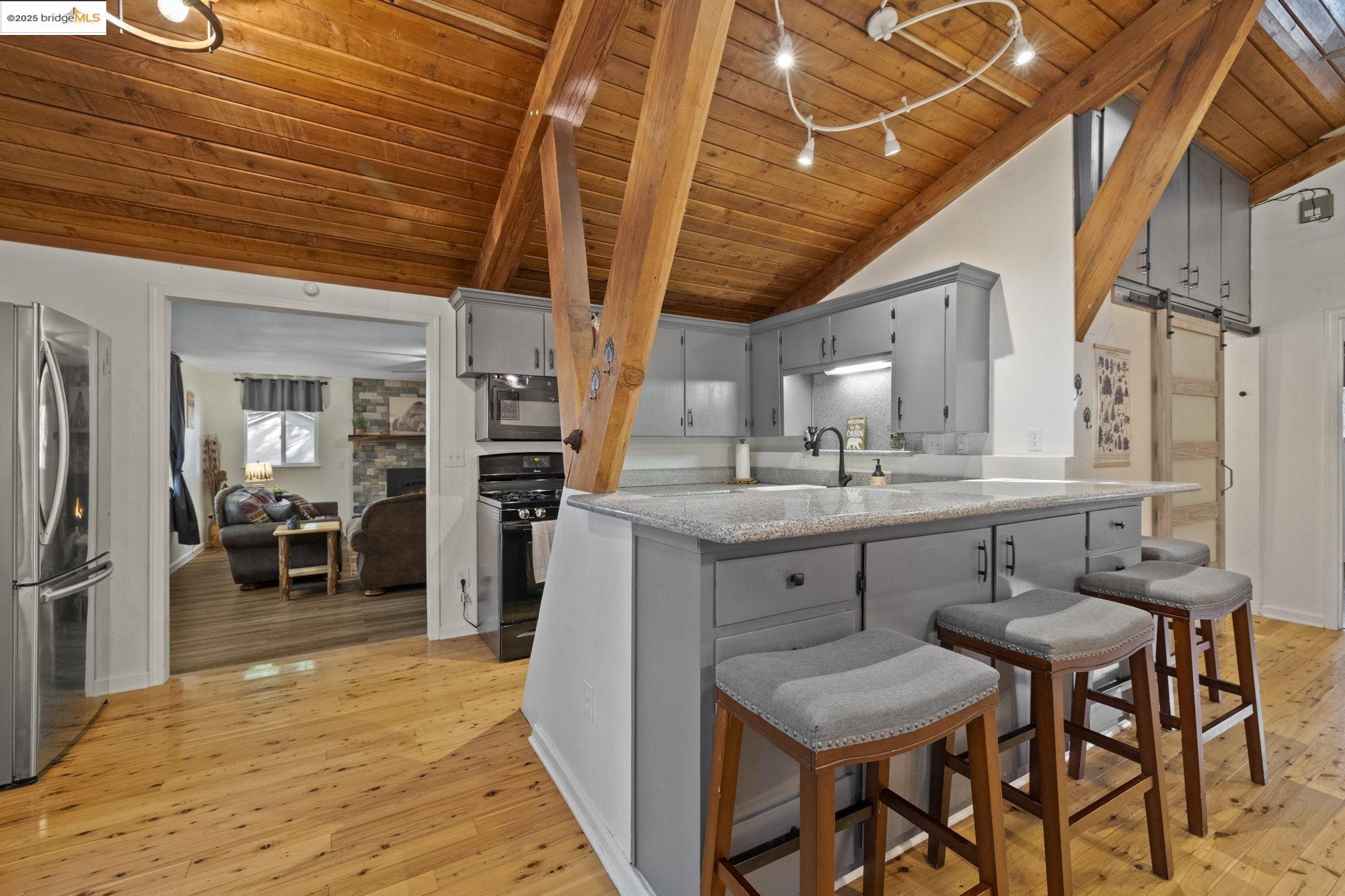 Detail Gallery Image 8 of 34 For 28911 Snowwhite Ridge Dr, Pinecrest,  CA 95335 - 3 Beds | 2 Baths