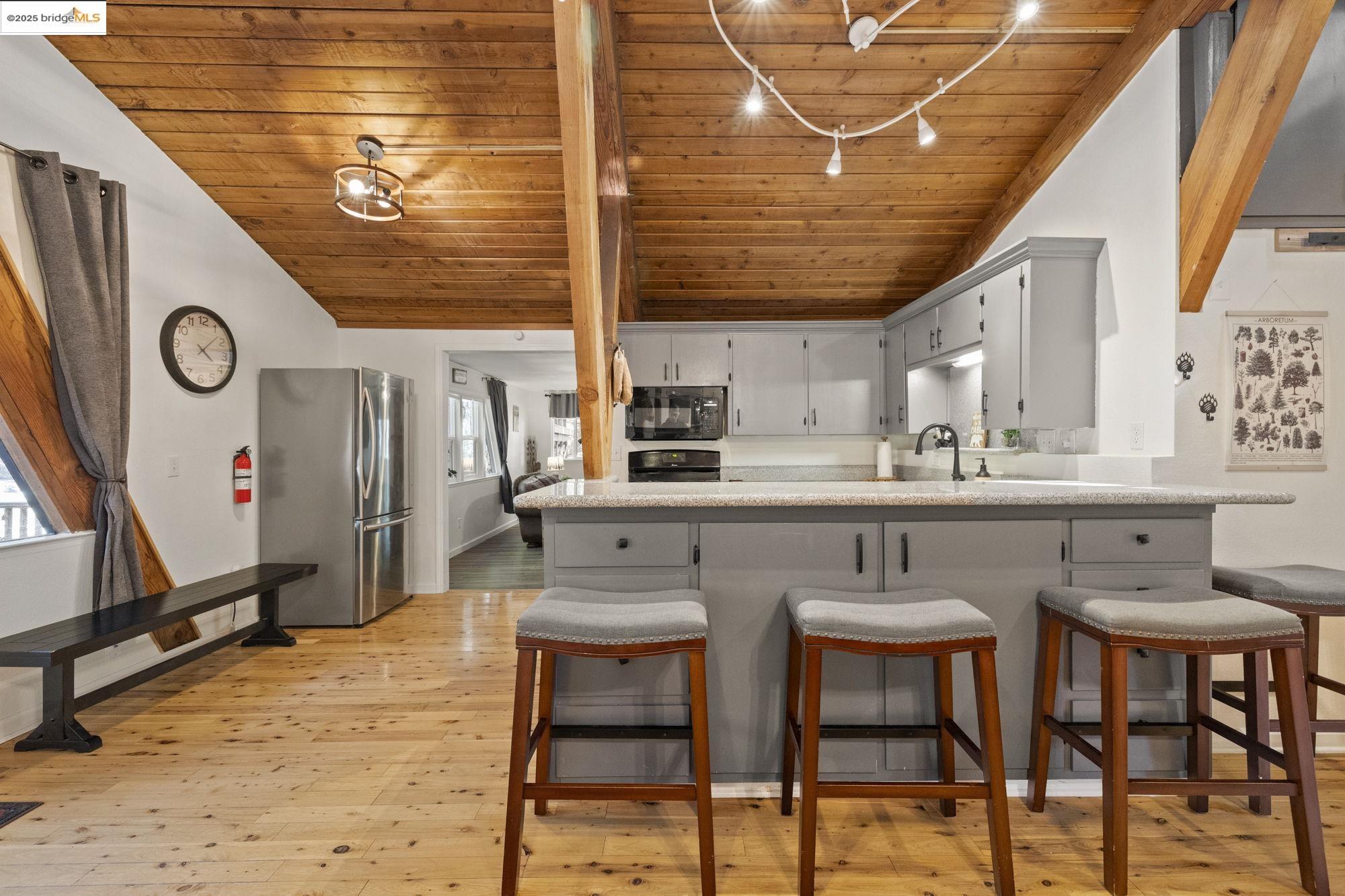 Detail Gallery Image 9 of 34 For 28911 Snowwhite Ridge Dr, Pinecrest,  CA 95335 - 3 Beds | 2 Baths