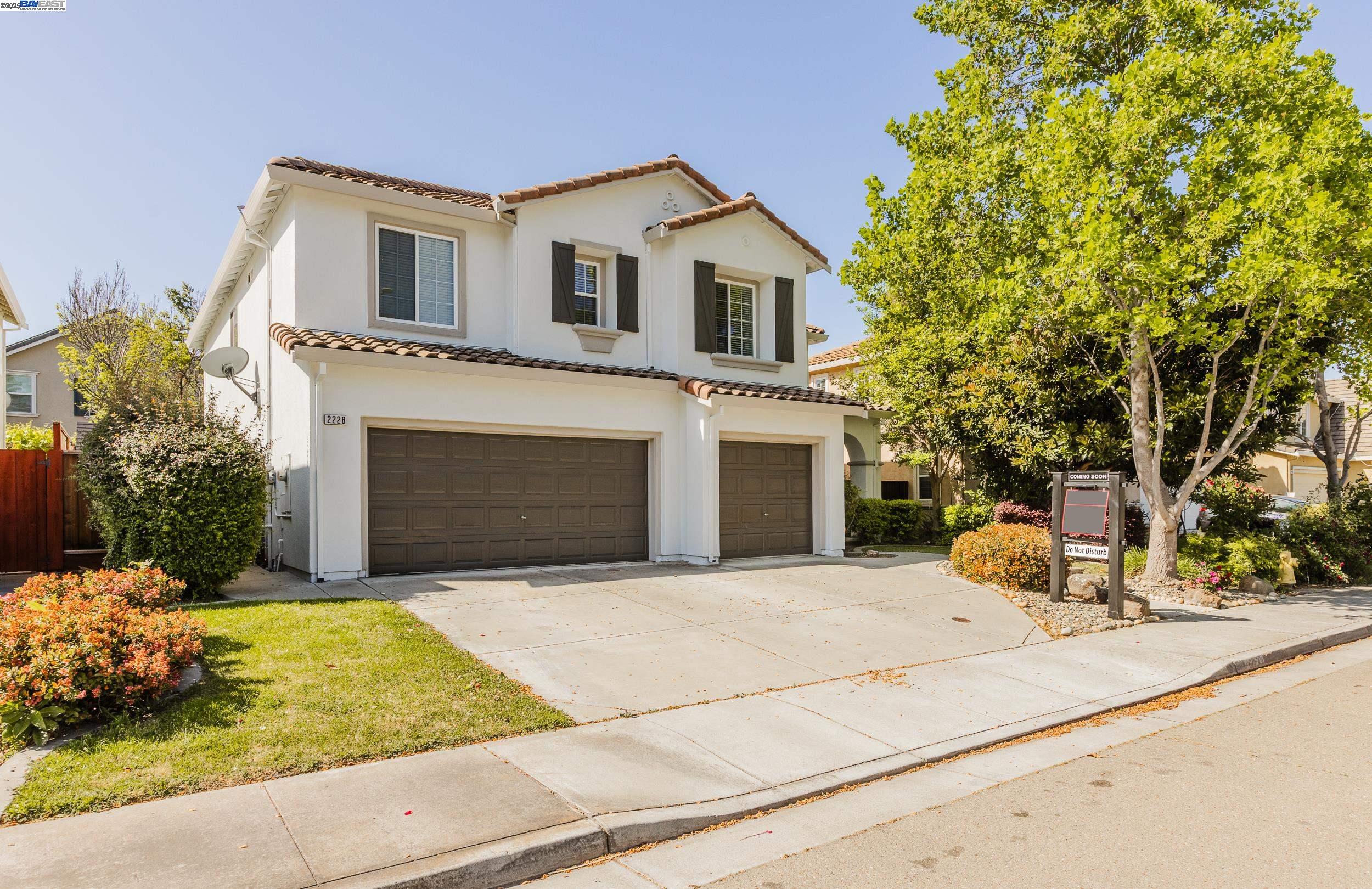 Detail Gallery Image 1 of 39 For 2228 Golden Leaf Ln, Tracy,  CA 95377 - 5 Beds | 3 Baths