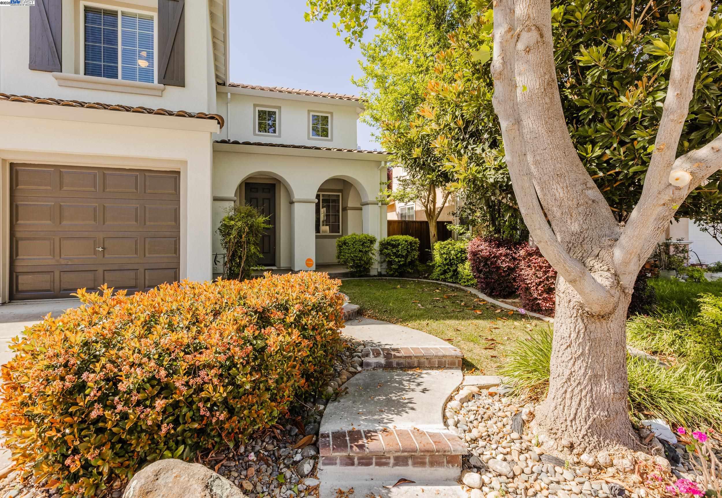 Detail Gallery Image 2 of 39 For 2228 Golden Leaf Ln, Tracy,  CA 95377 - 5 Beds | 3 Baths