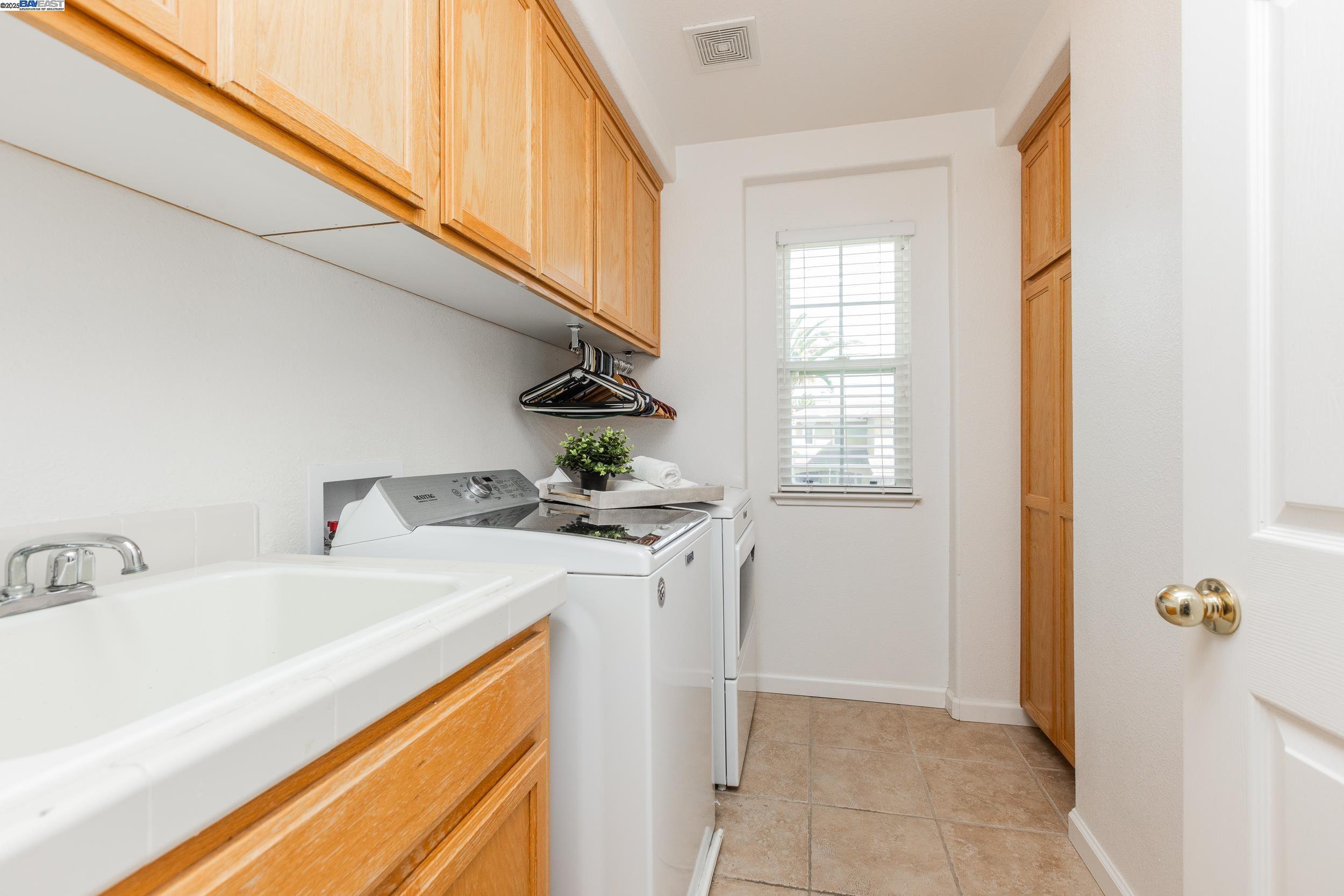 Detail Gallery Image 23 of 39 For 2228 Golden Leaf Ln, Tracy,  CA 95377 - 5 Beds | 3 Baths