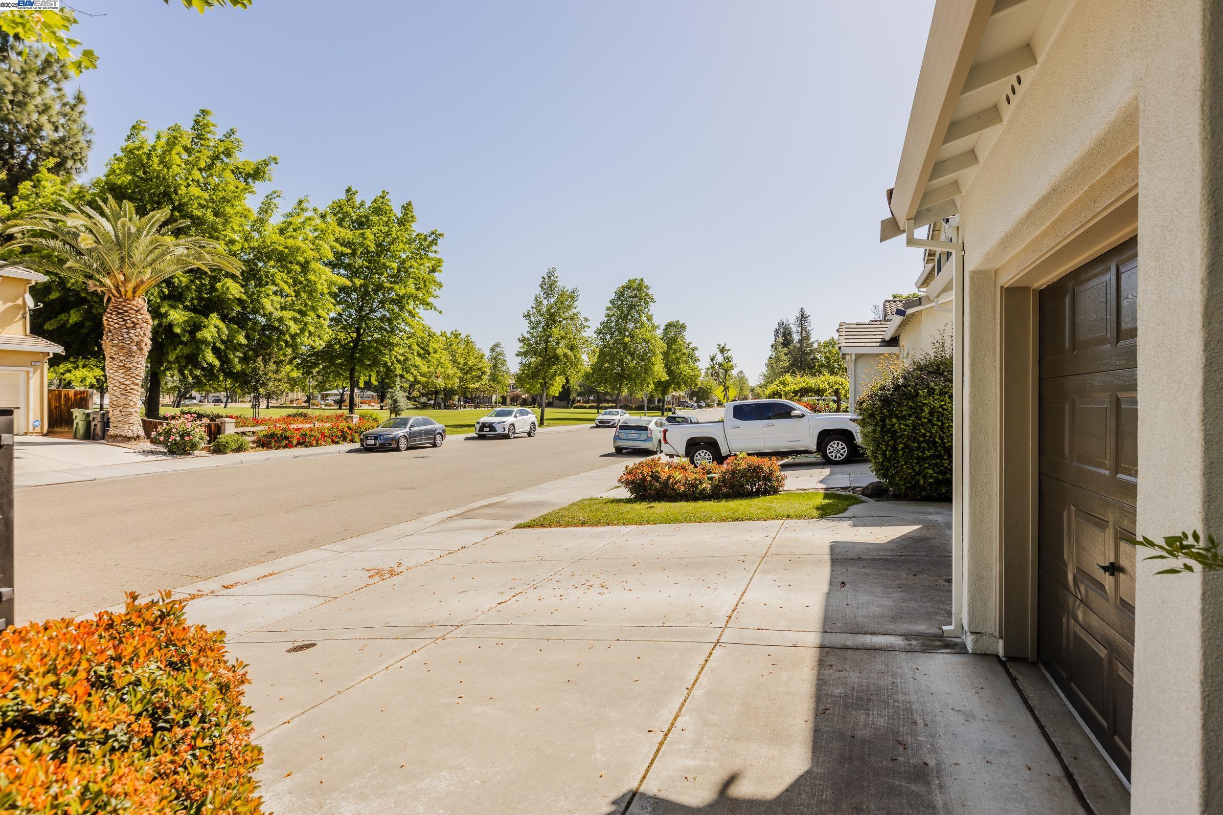 Detail Gallery Image 33 of 39 For 2228 Golden Leaf Ln, Tracy,  CA 95377 - 5 Beds | 3 Baths