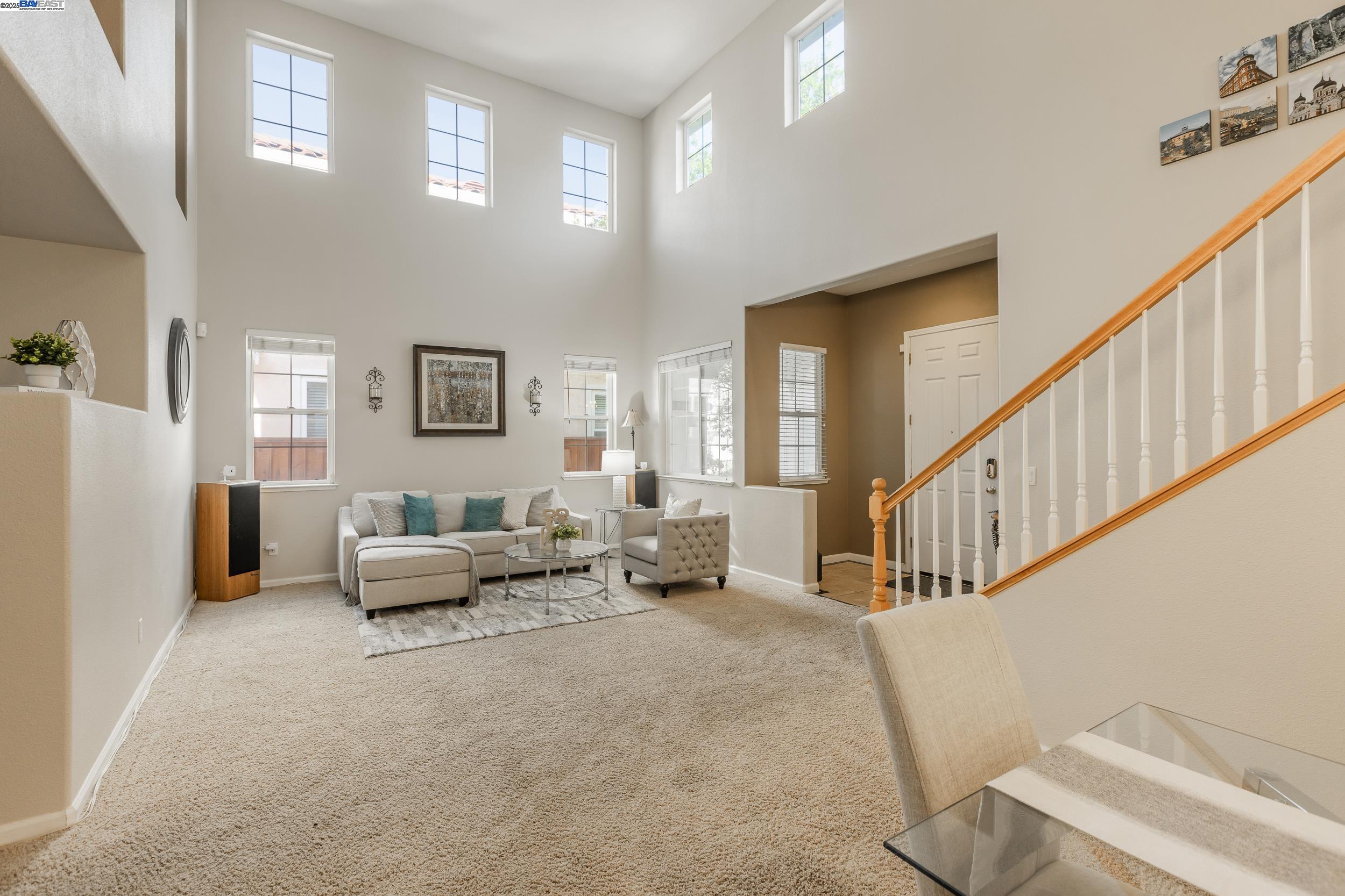 Detail Gallery Image 5 of 39 For 2228 Golden Leaf Ln, Tracy,  CA 95377 - 5 Beds | 3 Baths