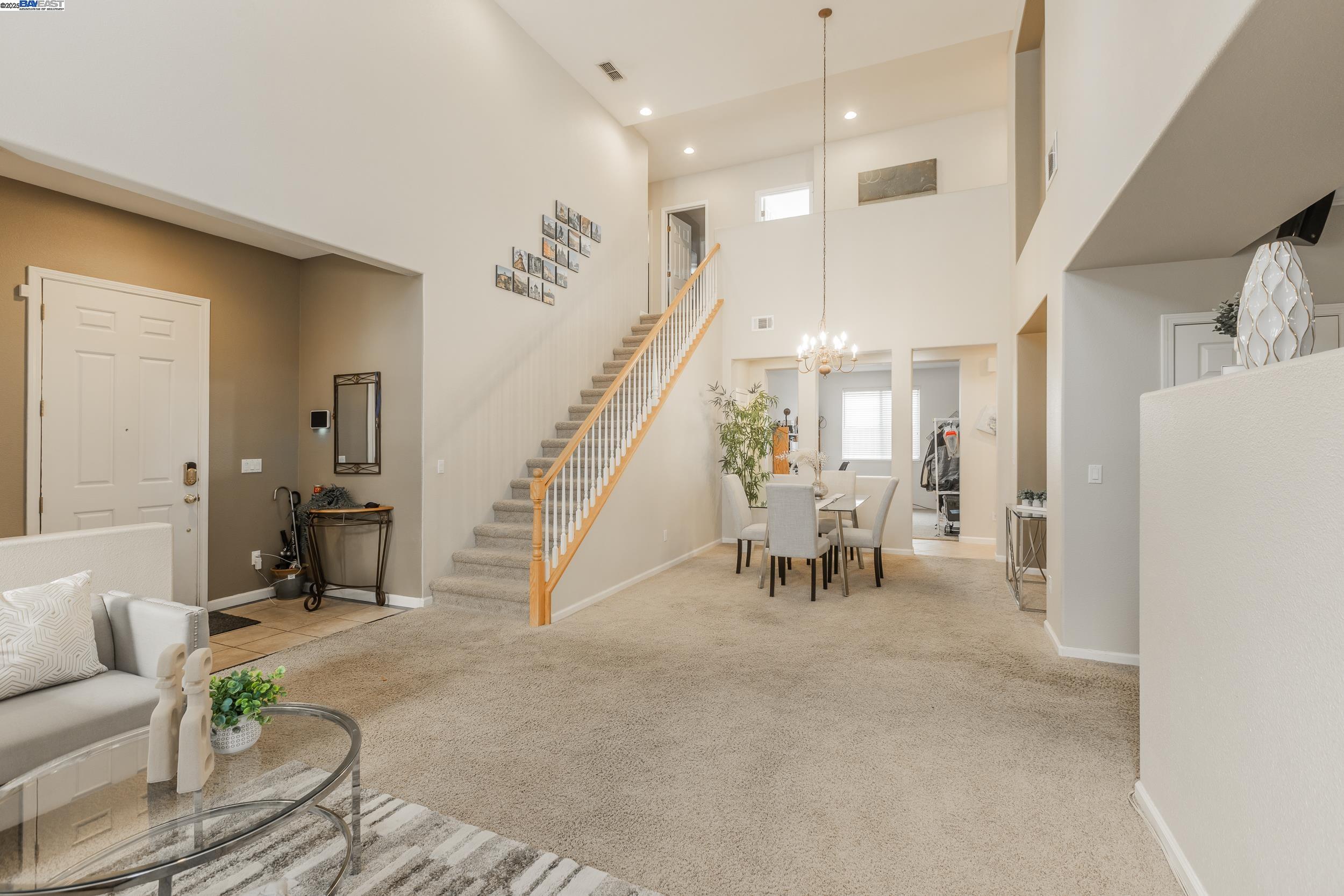 Detail Gallery Image 6 of 39 For 2228 Golden Leaf Ln, Tracy,  CA 95377 - 5 Beds | 3 Baths