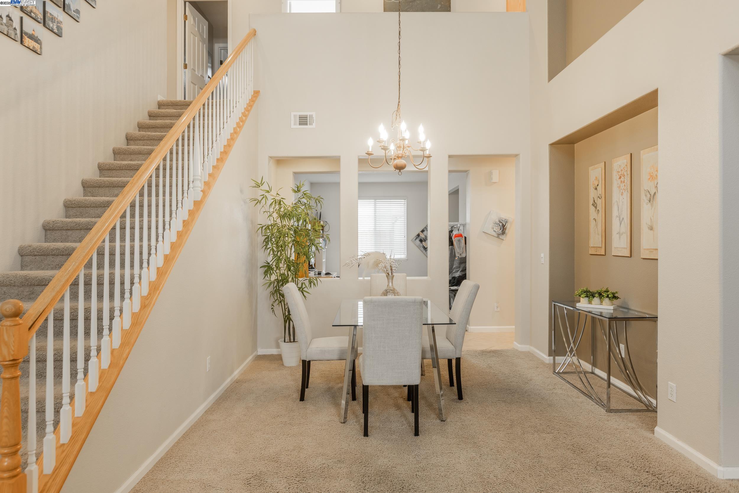Detail Gallery Image 7 of 39 For 2228 Golden Leaf Ln, Tracy,  CA 95377 - 5 Beds | 3 Baths