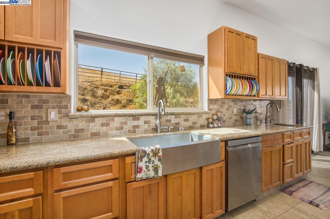 Detail Gallery Image 16 of 60 For 12141 Tesla Rd, Livermore,  CA 94550 - 6 Beds | 4 Baths