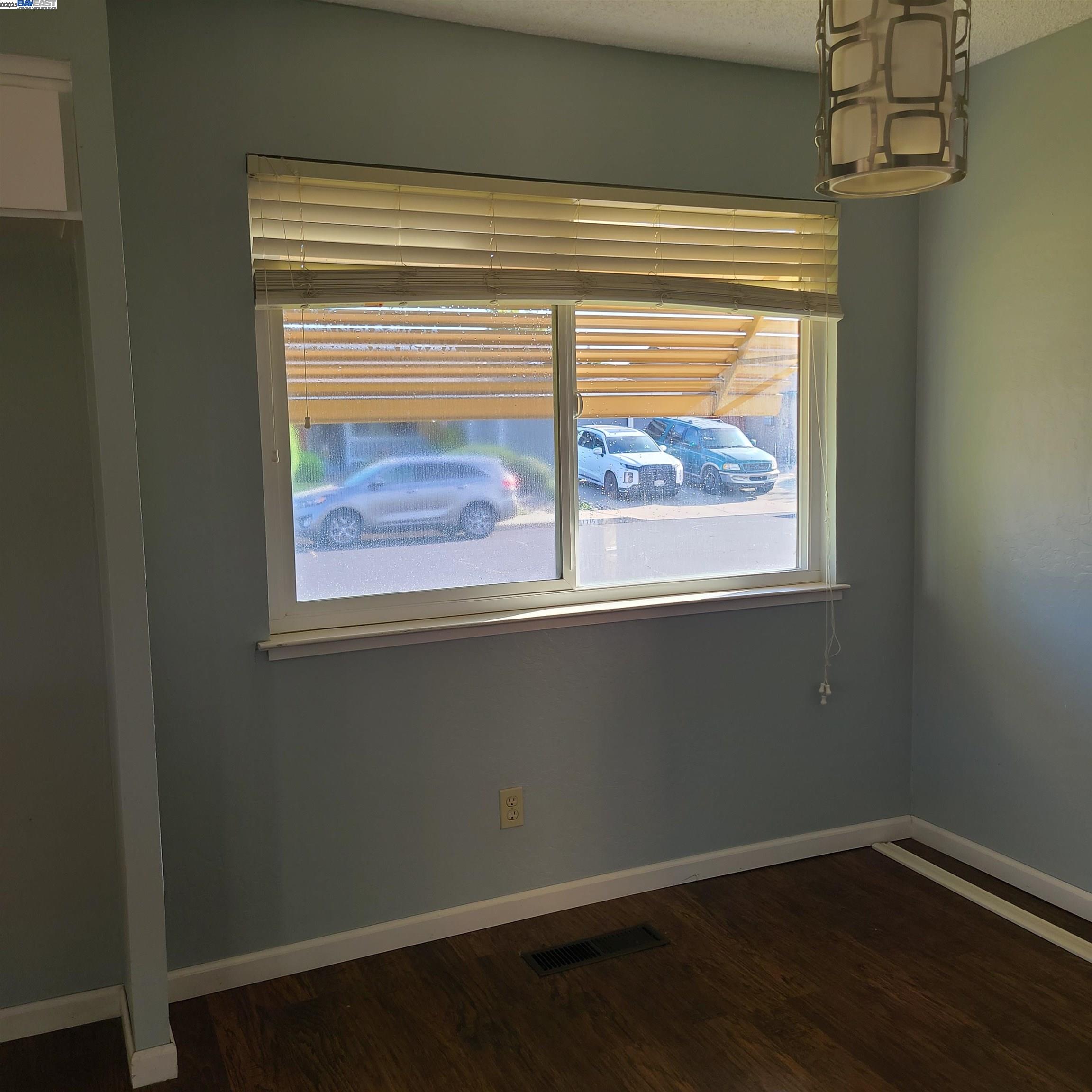 Detail Gallery Image 15 of 34 For 1290 Vienna Street, Livermore,  CA 94550 - 3 Beds | 2 Baths