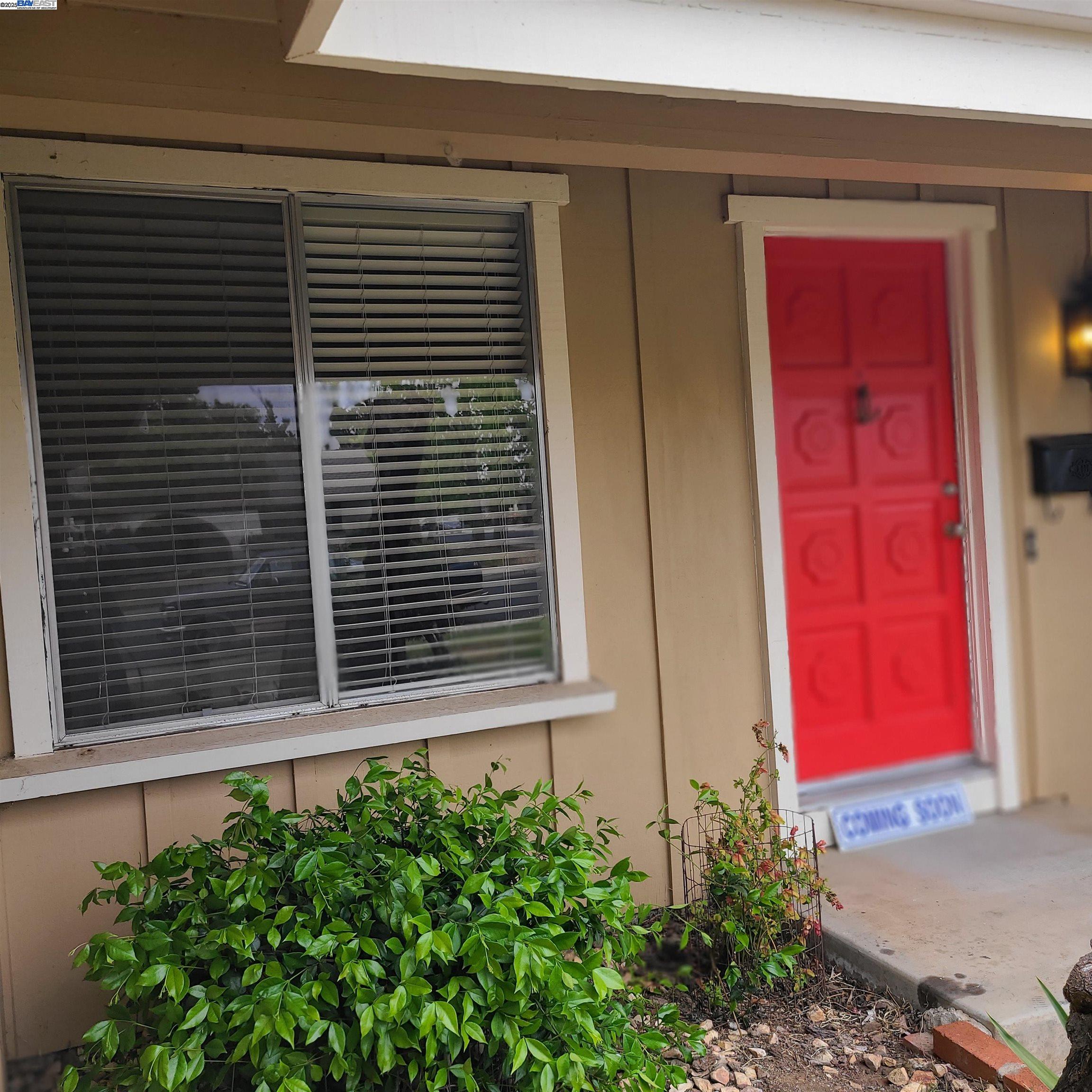 Detail Gallery Image 3 of 34 For 1290 Vienna Street, Livermore,  CA 94550 - 3 Beds | 2 Baths
