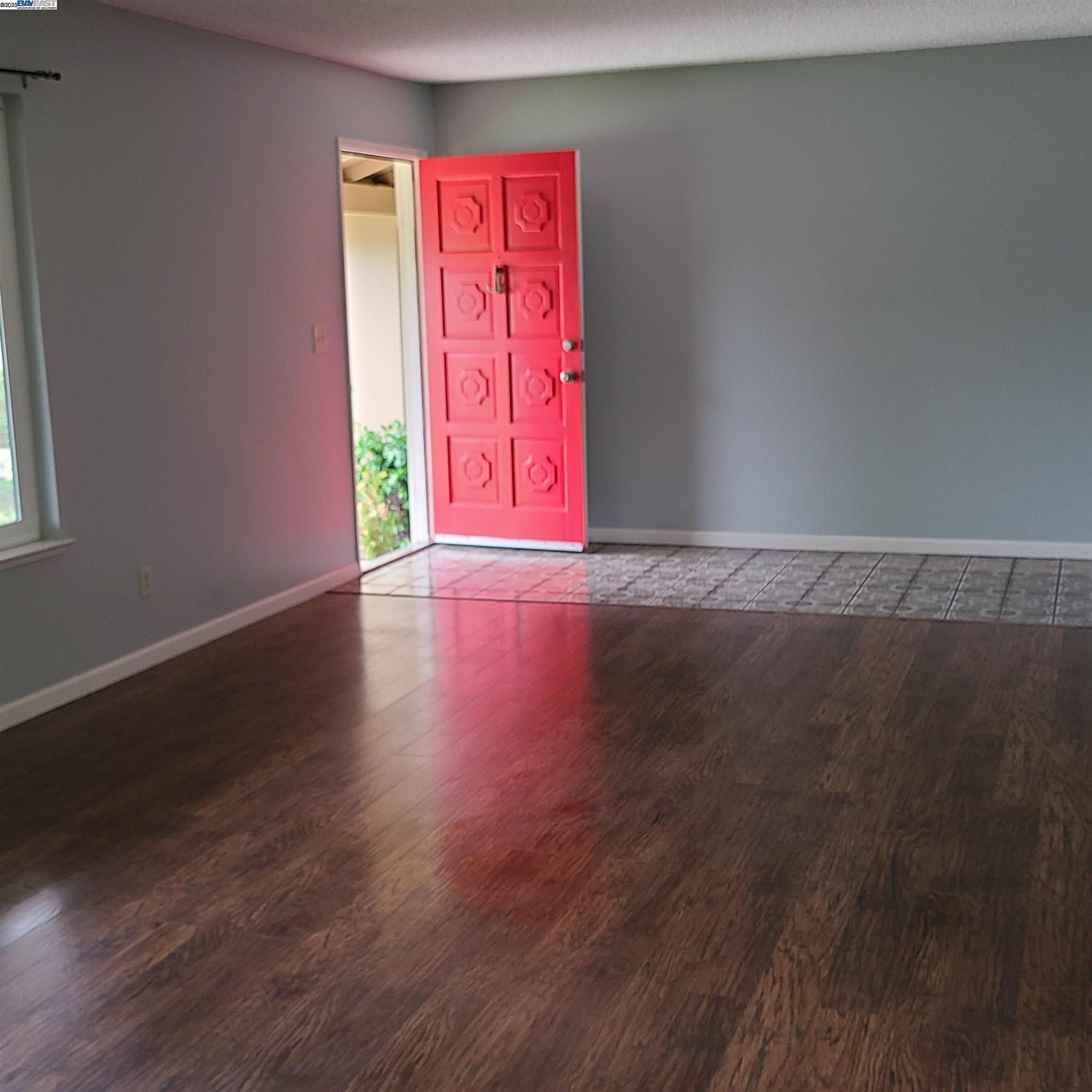 Detail Gallery Image 4 of 34 For 1290 Vienna Street, Livermore,  CA 94550 - 3 Beds | 2 Baths
