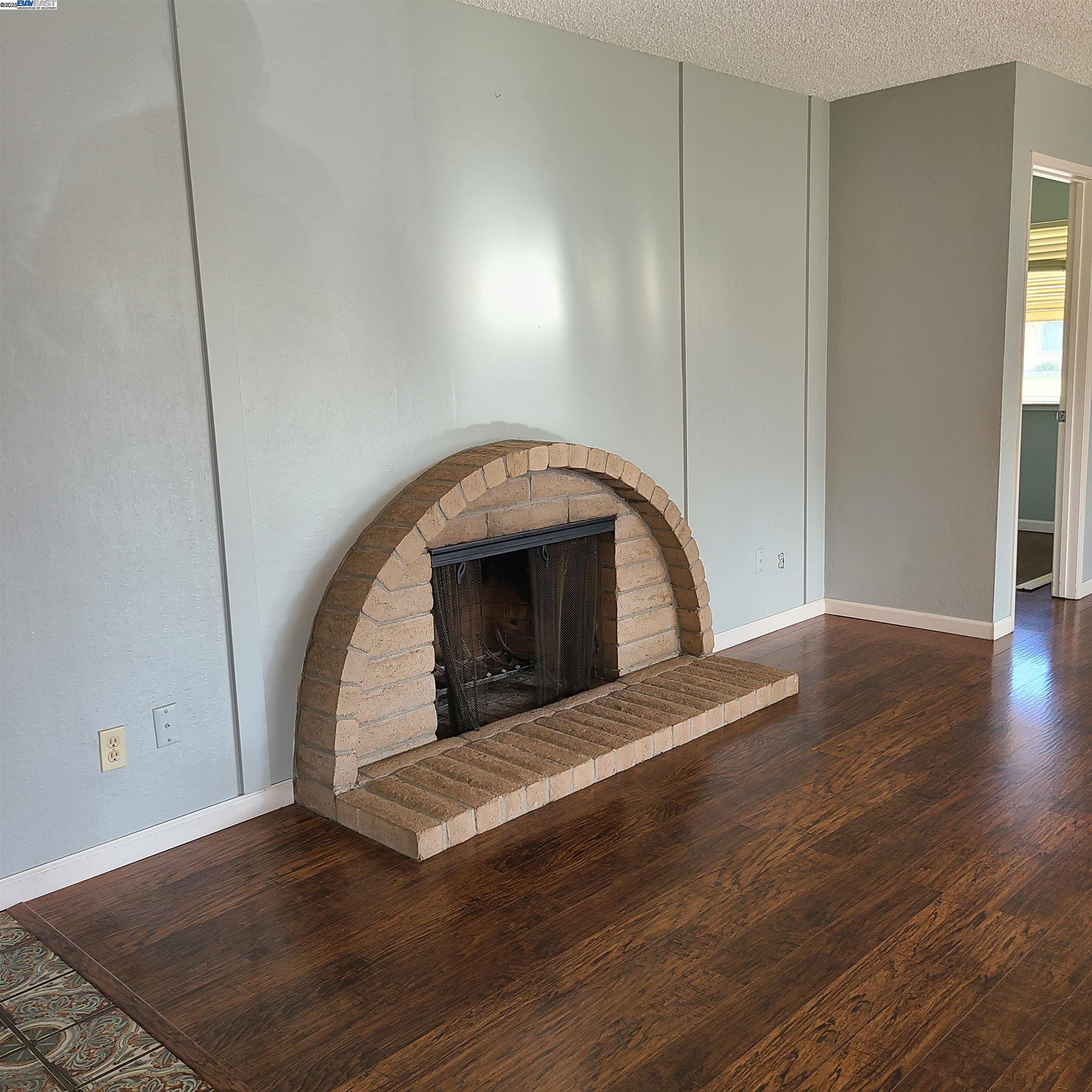 Detail Gallery Image 5 of 34 For 1290 Vienna Street, Livermore,  CA 94550 - 3 Beds | 2 Baths