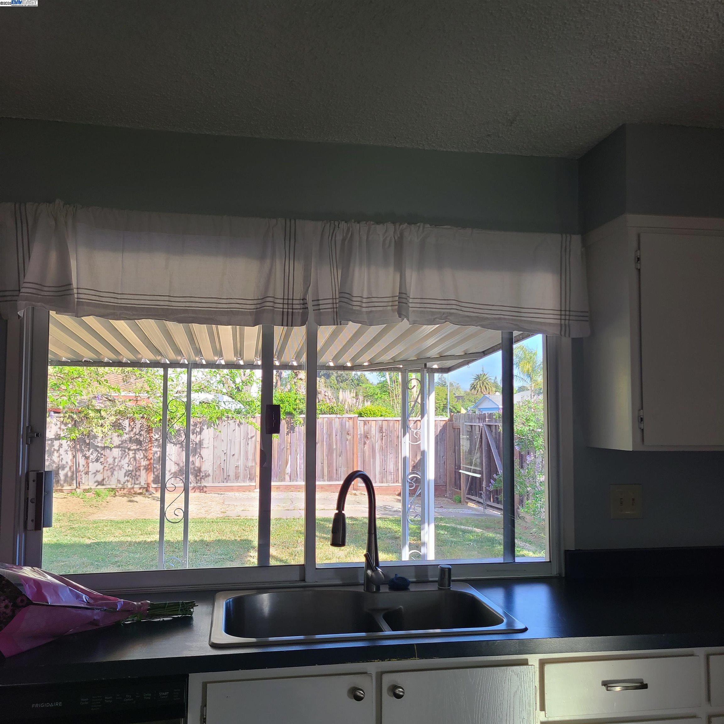 Detail Gallery Image 9 of 34 For 1290 Vienna Street, Livermore,  CA 94550 - 3 Beds | 2 Baths