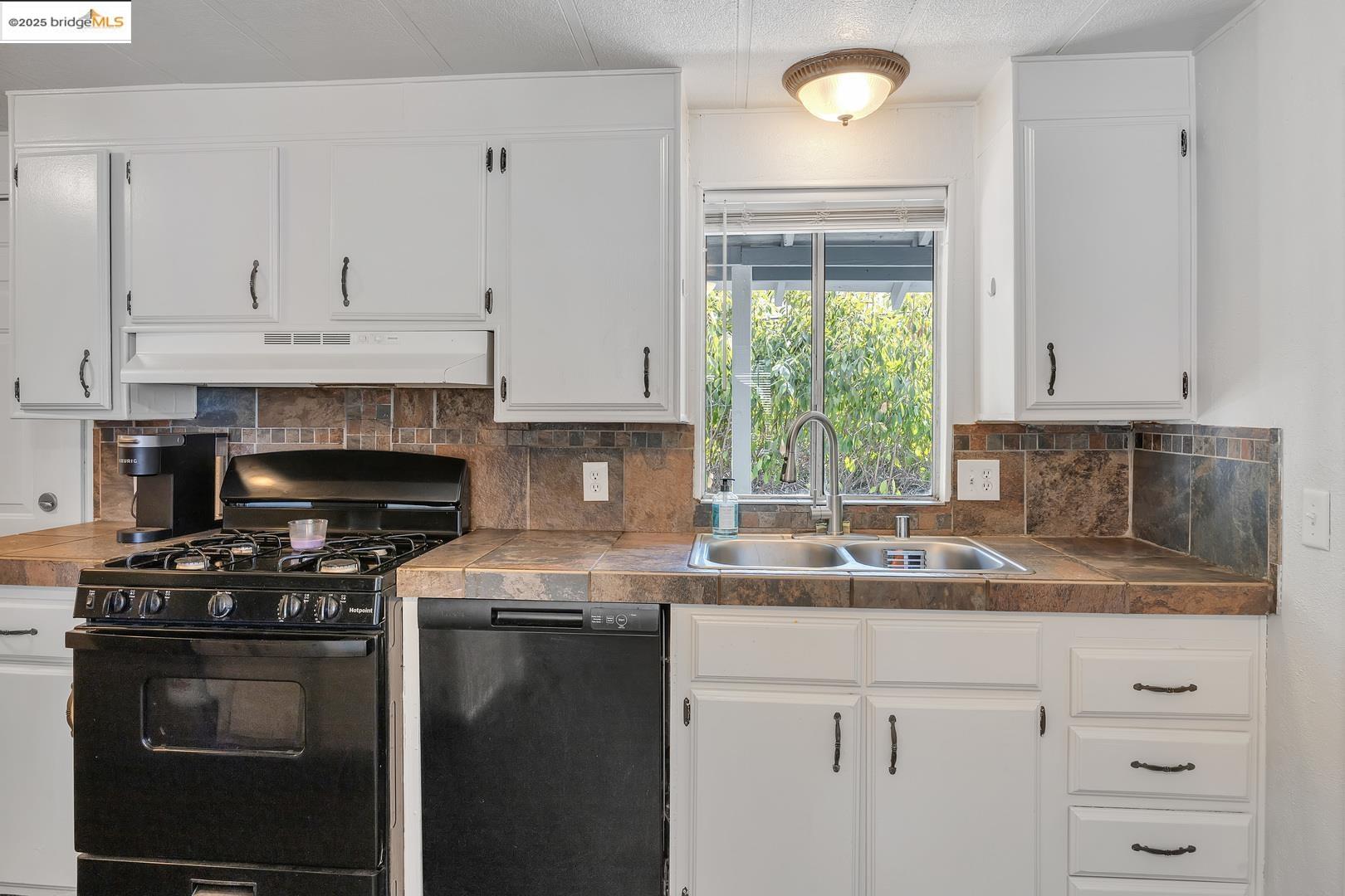 Detail Gallery Image 11 of 33 For 976 Morado Cir, Copperopolis,  CA 95228 - 3 Beds | 2 Baths