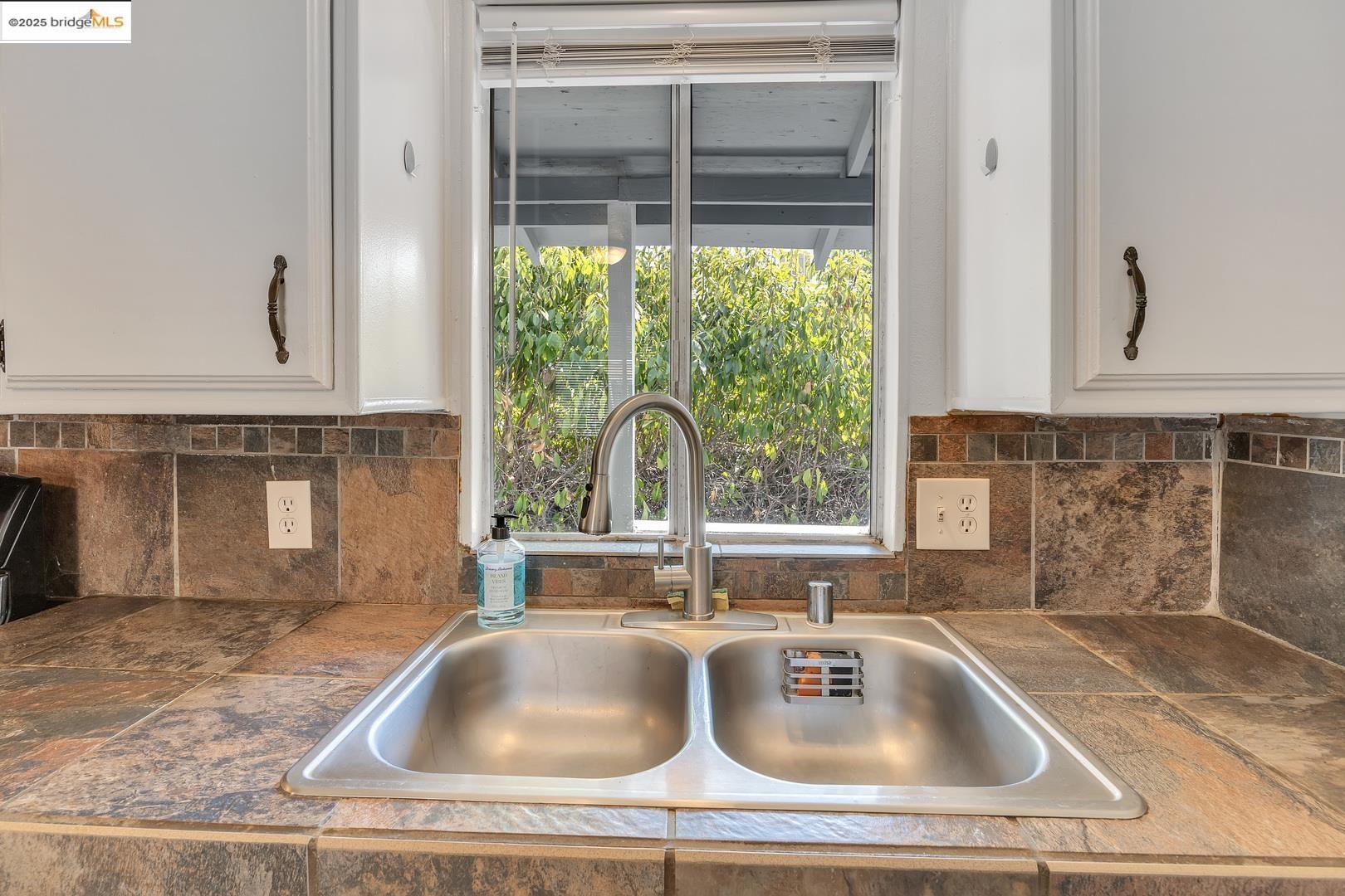 Detail Gallery Image 10 of 33 For 976 Morado Cir, Copperopolis,  CA 95228 - 3 Beds | 2 Baths