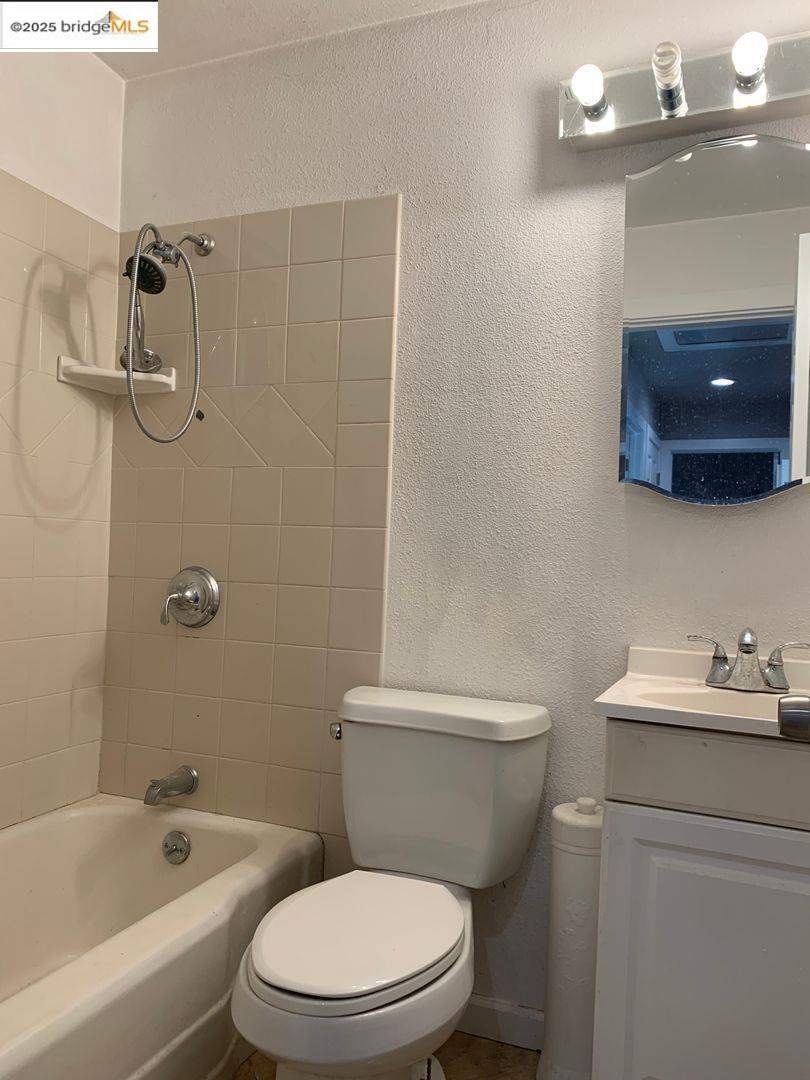 Detail Gallery Image 11 of 20 For 114 Hollywood Ave, Vallejo,  CA 94591 - 3 Beds | 1 Baths