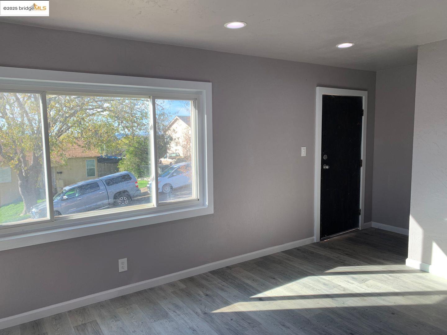 Detail Gallery Image 4 of 20 For 114 Hollywood Ave, Vallejo,  CA 94591 - 3 Beds | 1 Baths