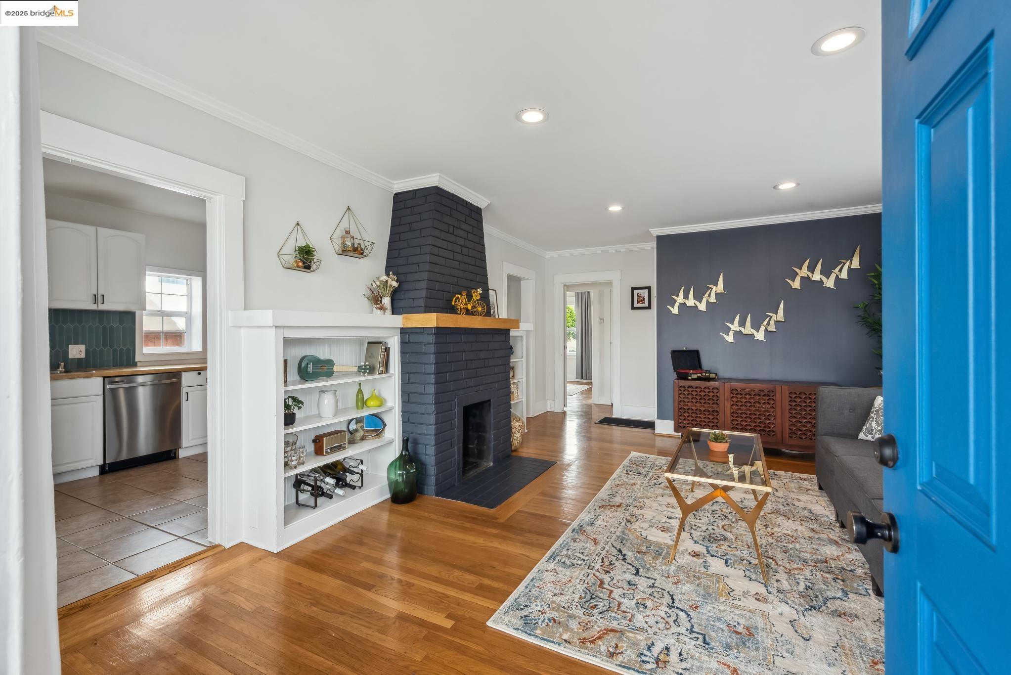 Detail Gallery Image 1 of 1 For 2452 64th Ave, Oakland,  CA 94605 - 2 Beds | 1 Baths