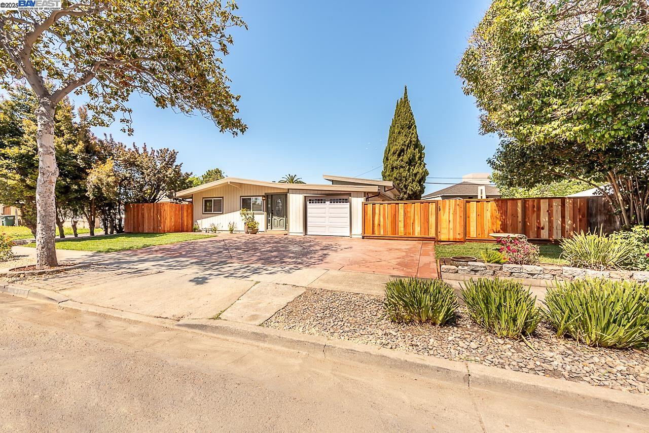 Detail Gallery Image 1 of 55 For 697 Lakewood Dr, Sunnyvale,  CA 94089 - 4 Beds | 2 Baths