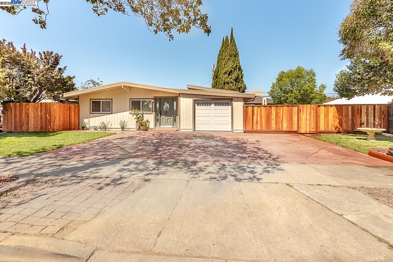 Detail Gallery Image 2 of 55 For 697 Lakewood Dr, Sunnyvale,  CA 94089 - 4 Beds | 2 Baths