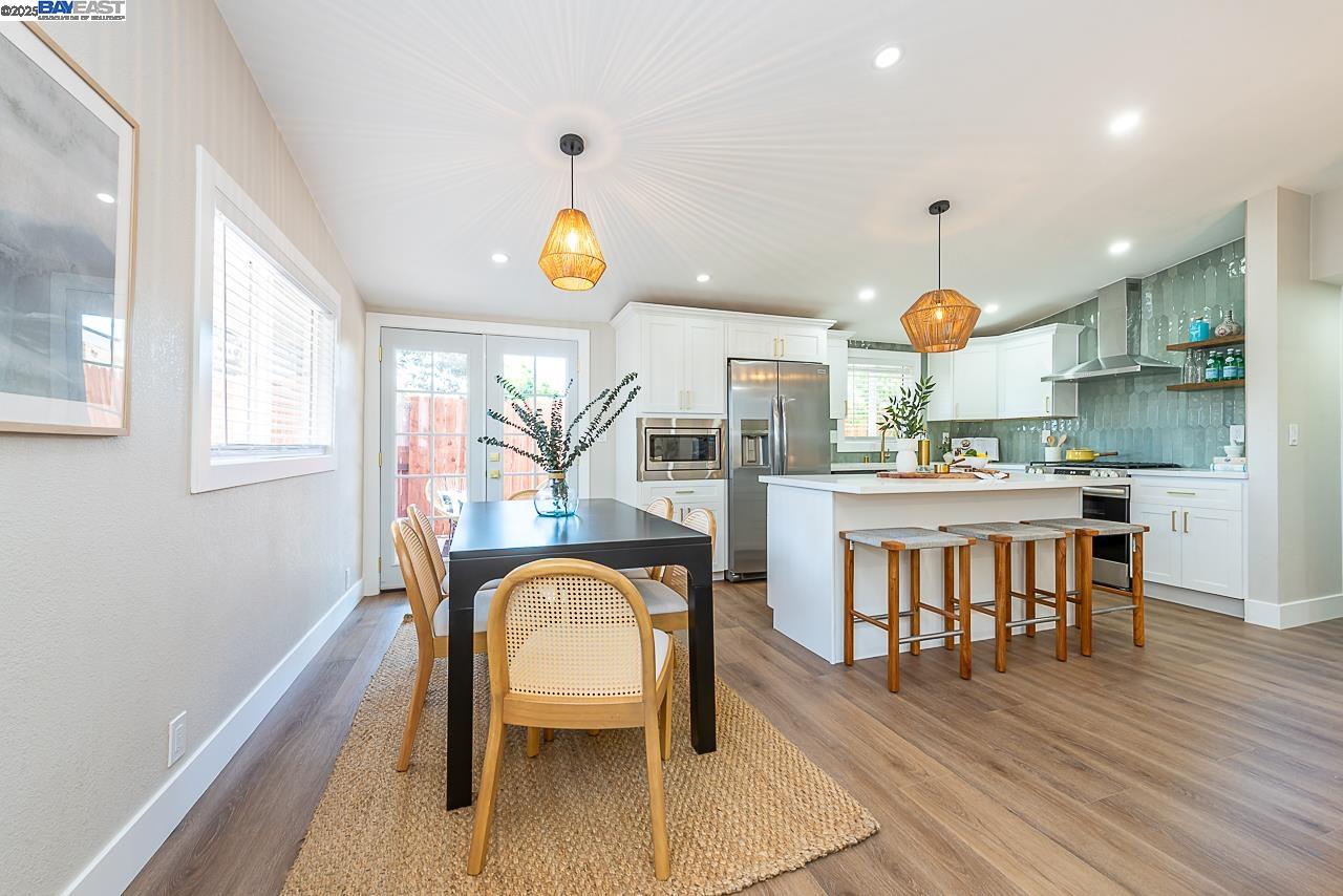 Detail Gallery Image 11 of 55 For 697 Lakewood Dr, Sunnyvale,  CA 94089 - 4 Beds | 2 Baths