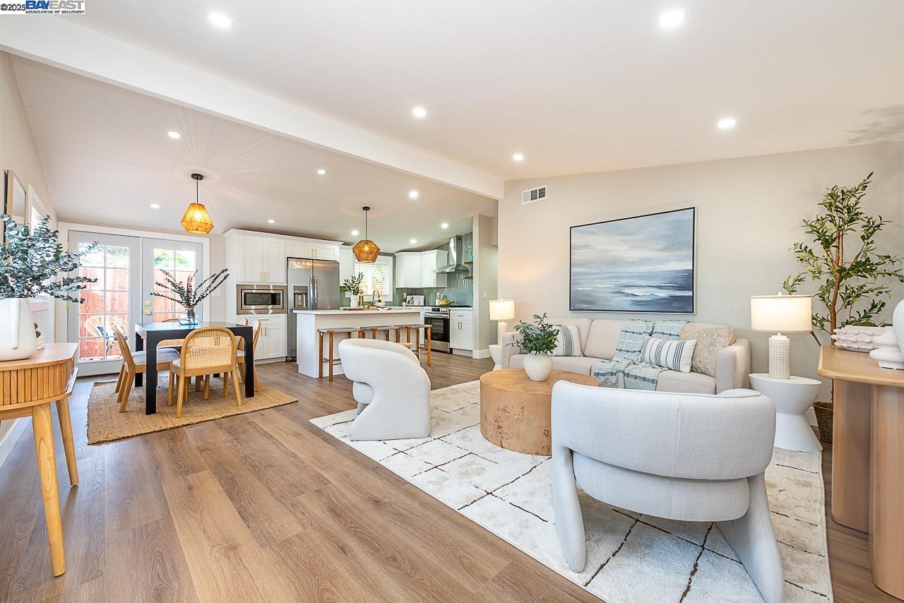 Detail Gallery Image 5 of 55 For 697 Lakewood Dr, Sunnyvale,  CA 94089 - 4 Beds | 2 Baths
