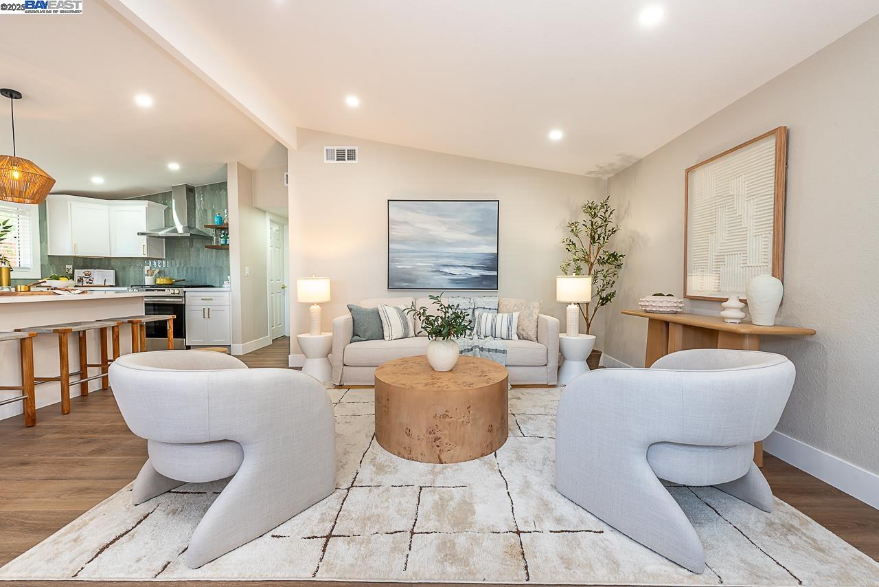 Detail Gallery Image 6 of 55 For 697 Lakewood Dr, Sunnyvale,  CA 94089 - 4 Beds | 2 Baths
