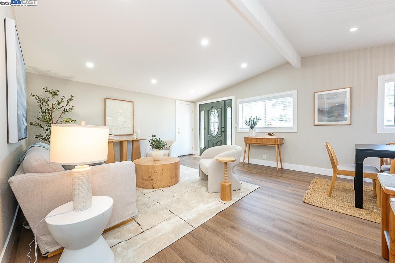 Detail Gallery Image 8 of 55 For 697 Lakewood Dr, Sunnyvale,  CA 94089 - 4 Beds | 2 Baths