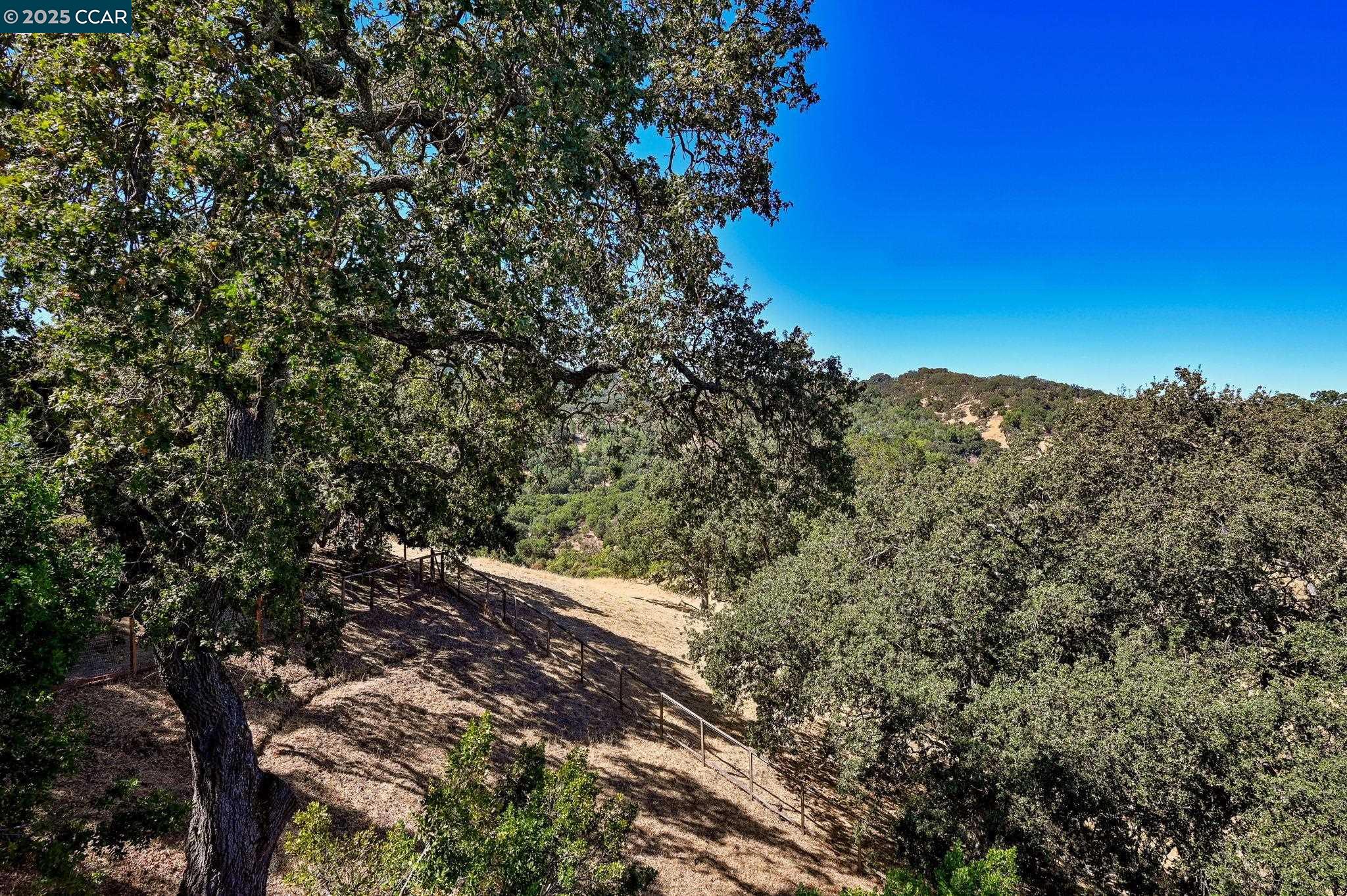 Detail Gallery Image 33 of 40 For 1063 Sunrise Ridge Dr, Lafayette,  CA 94549 - 4 Beds | 3/1 Baths