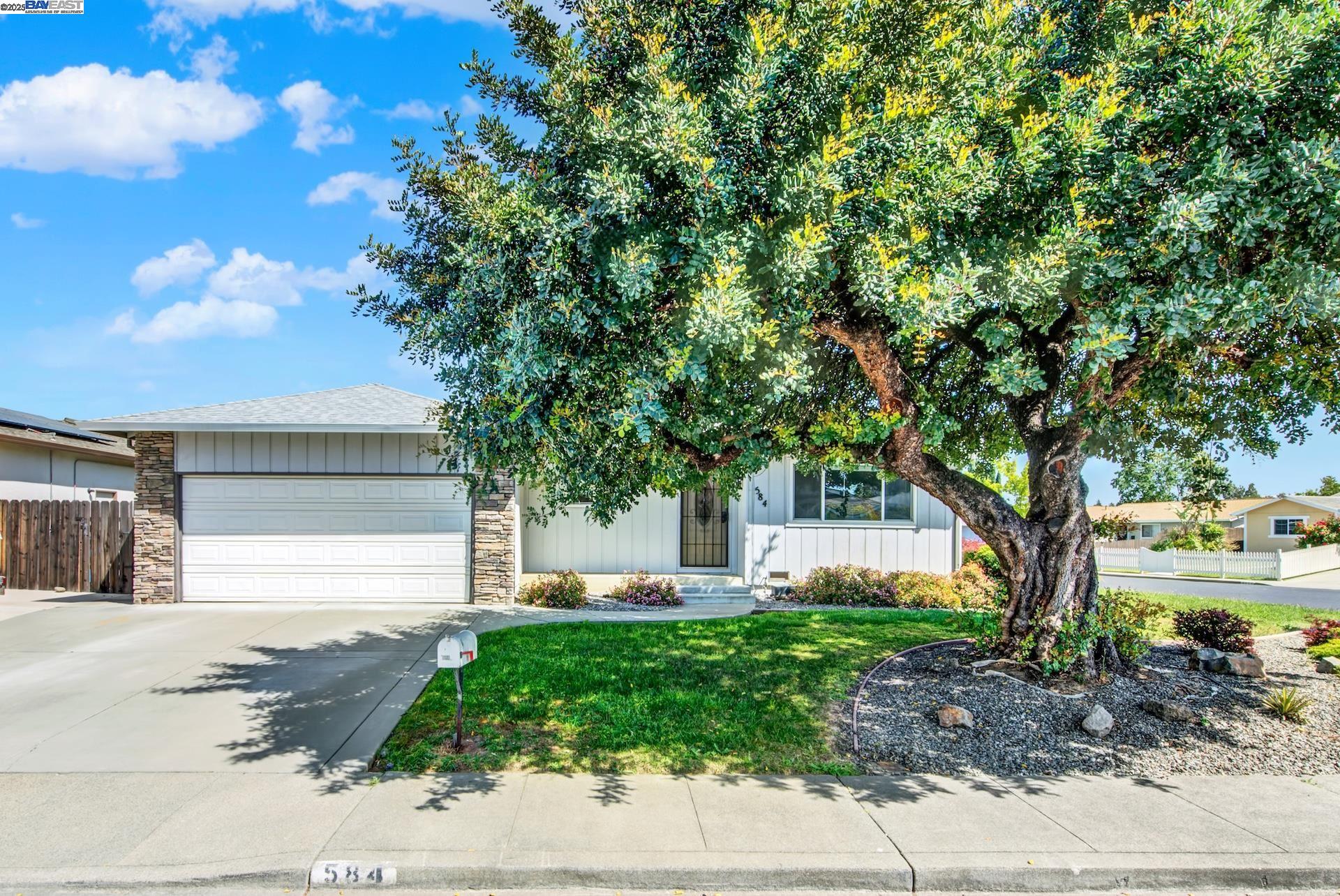 Detail Gallery Image 1 of 1 For 584 Greenwood Dr, Vacaville,  CA 95687 - 3 Beds | 2 Baths