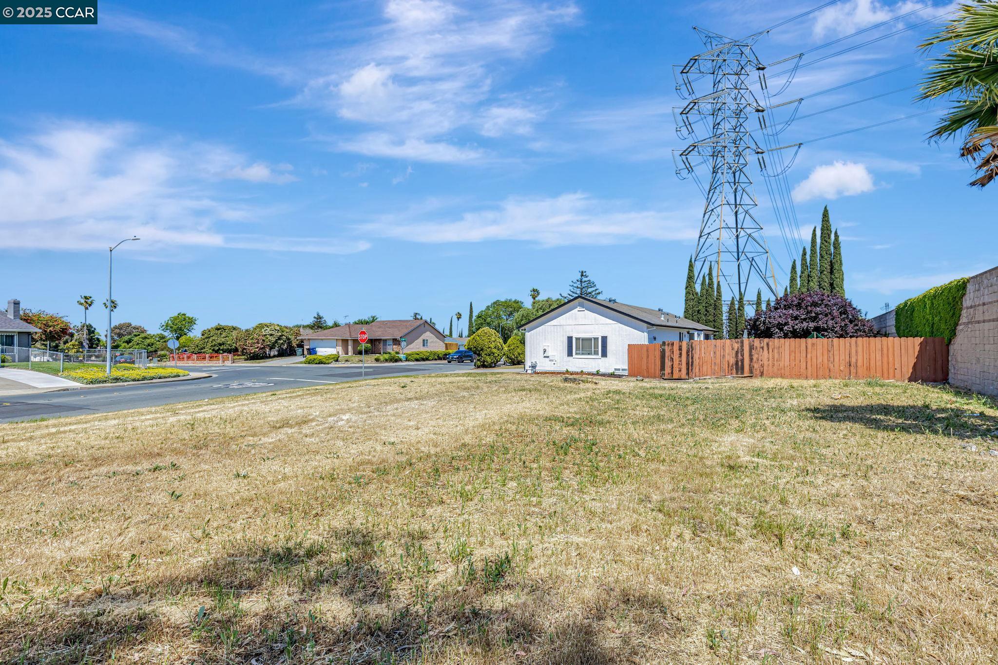 Detail Gallery Image 3 of 35 For 1771 Schooner Way, Pittsburg,  CA 94565 - 3 Beds | 2 Baths